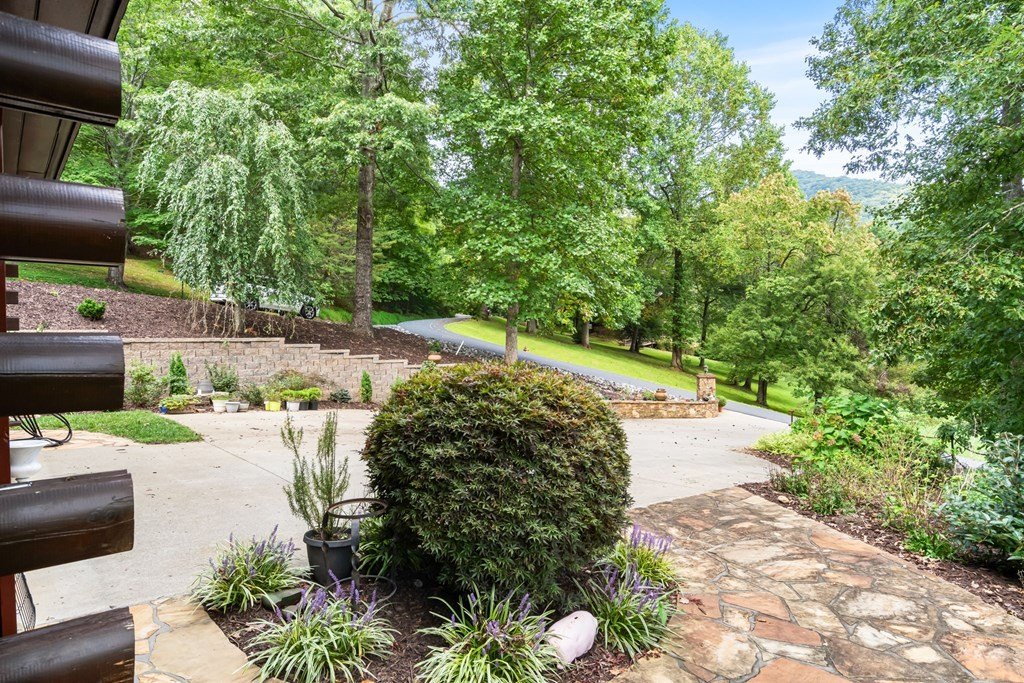 Hiawassee, Georgia, 30546, United States, 4 Bedrooms Bedrooms, ,4 BathroomsBathrooms,Residential,For Sale,1975098