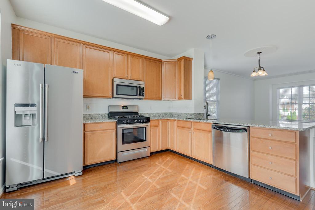 Chantilly, Virginia, 20152, United States, 4 Bedrooms Bedrooms, ,3 BathroomsBathrooms,Residential,For Sale,1988850