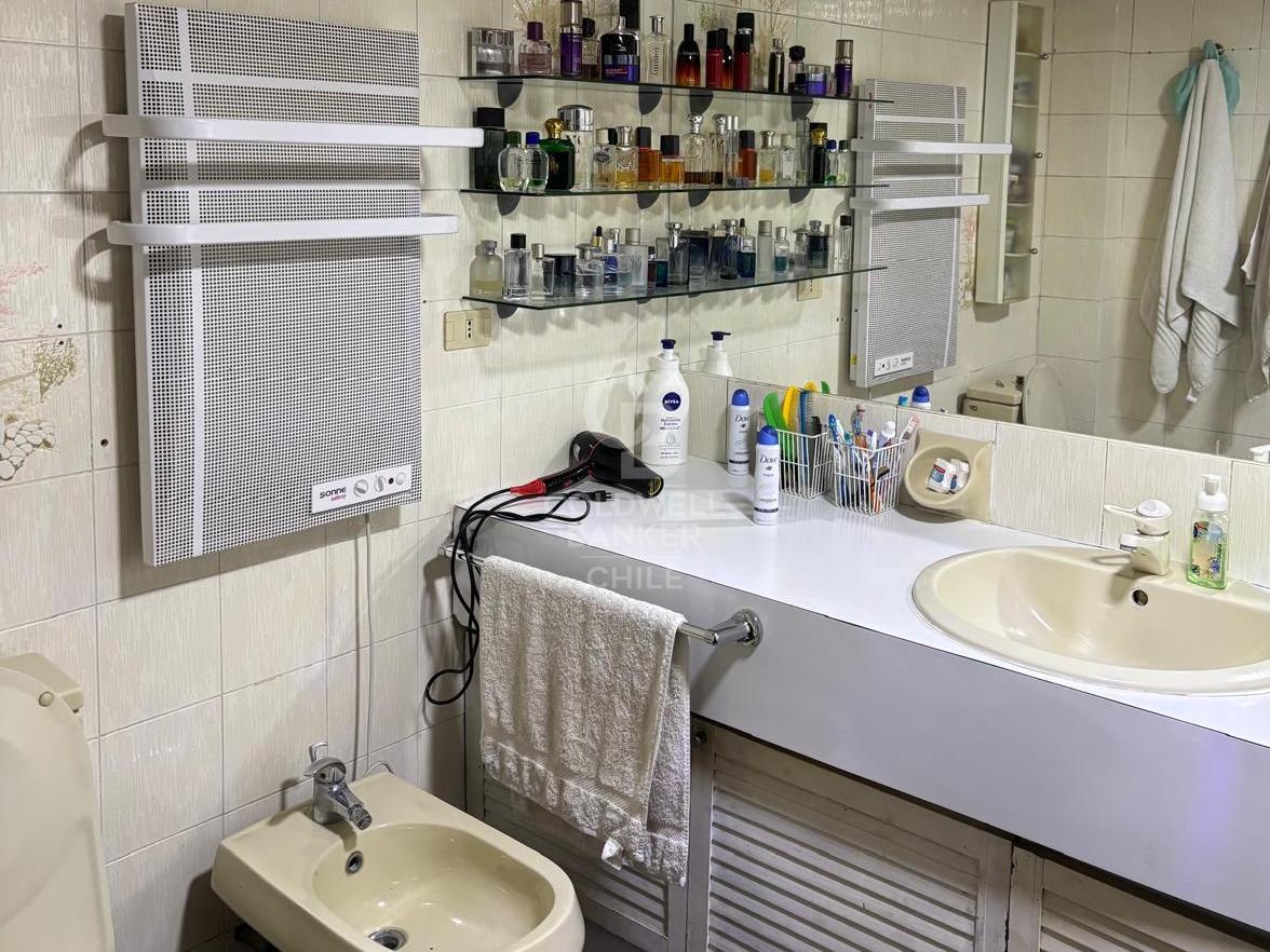 Vitacura, Chile, 5 Bedrooms Bedrooms, ,4 BathroomsBathrooms,Residential,For Sale,1999765