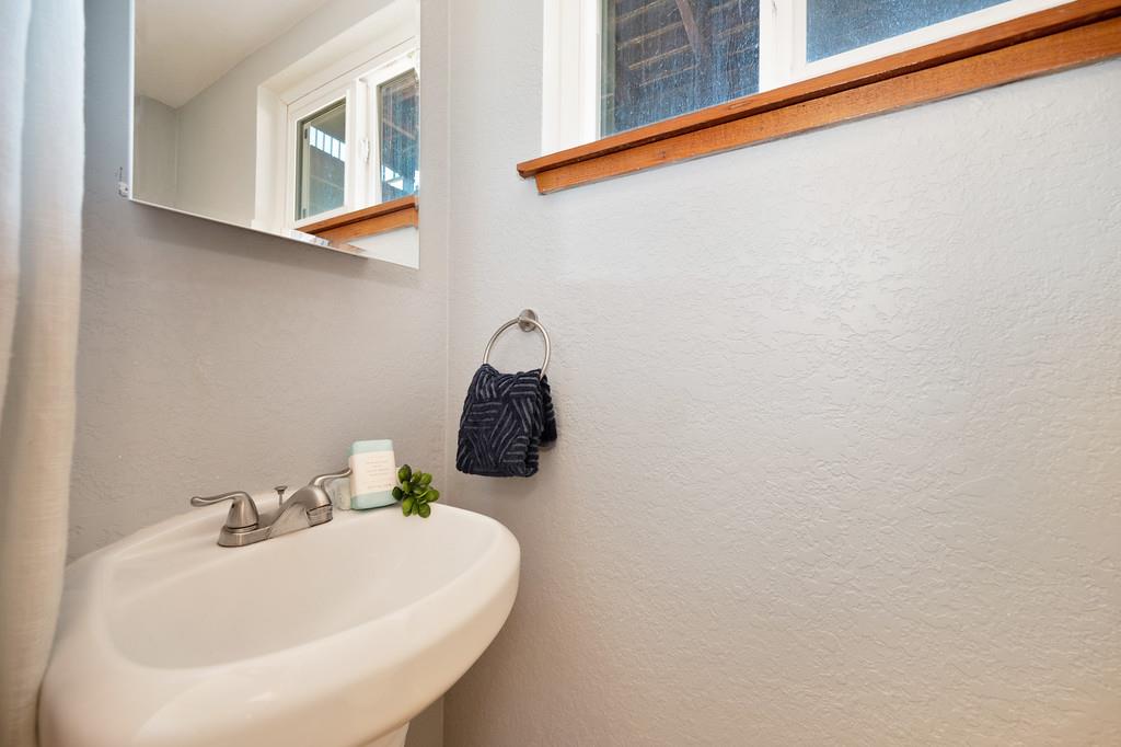 Applegate, California, 95703, United States, 3 Bedrooms Bedrooms, ,3 BathroomsBathrooms,Residential,For Sale,1912050