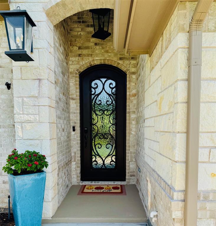 Granbury, Texas, 76049, United States, 4 Bedrooms Bedrooms, ,2 BathroomsBathrooms,Residential,For Sale,1983428