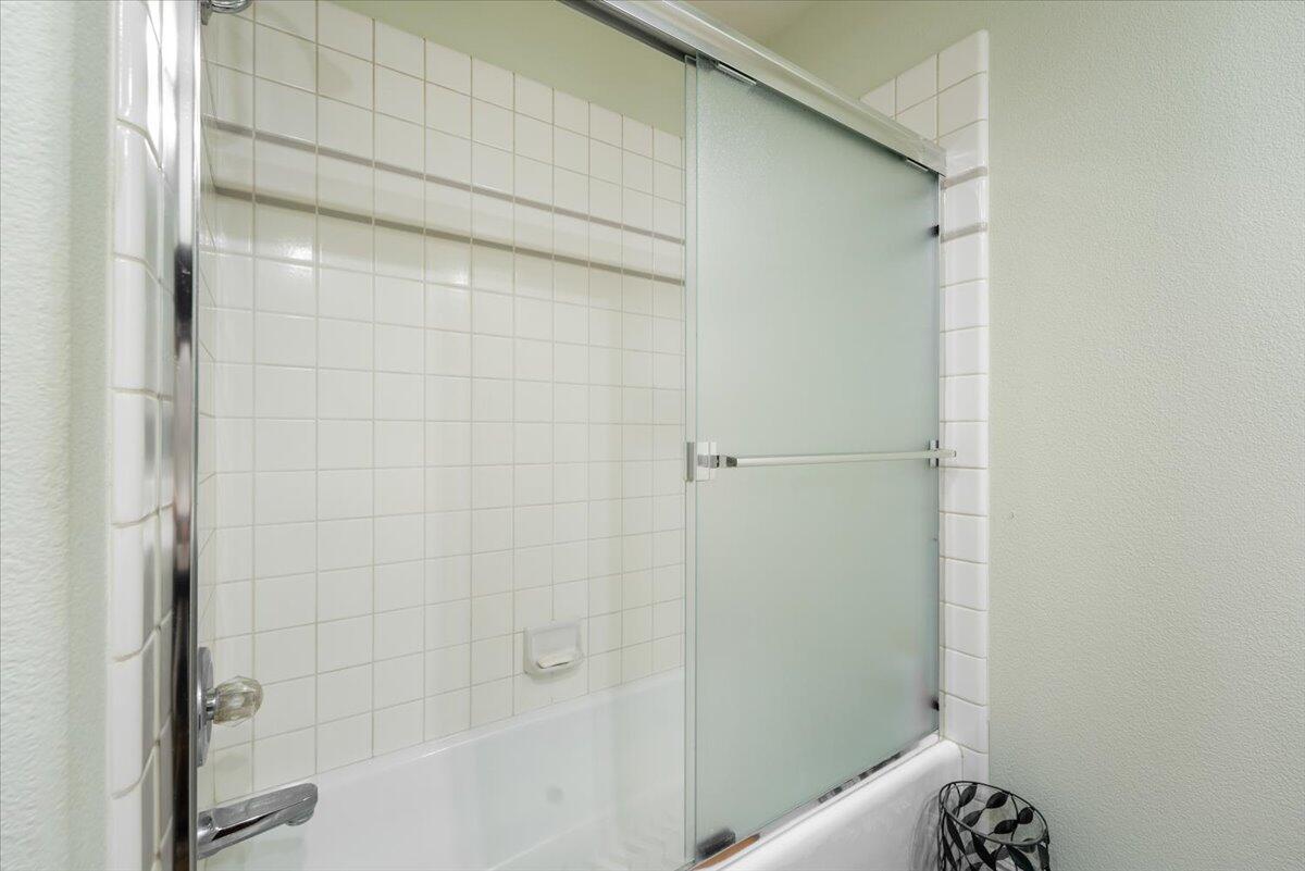 Redding, California, 96001, United States, 3 Bedrooms Bedrooms, ,2 BathroomsBathrooms,Residential,For Sale,1949690