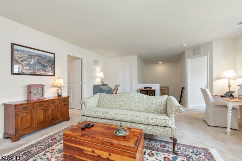 Florham Park Boro, New Jersey, 07932, United States, 2 Bedrooms Bedrooms, ,3 BathroomsBathrooms,Residential,For Sale,1917445