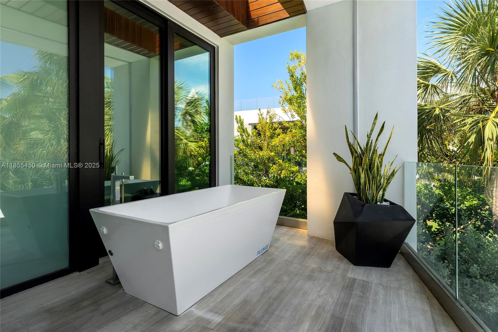 Miami Beach, Florida, 33140, United States, 5 Bedrooms Bedrooms, ,8 BathroomsBathrooms,Residential,For Sale,1918042