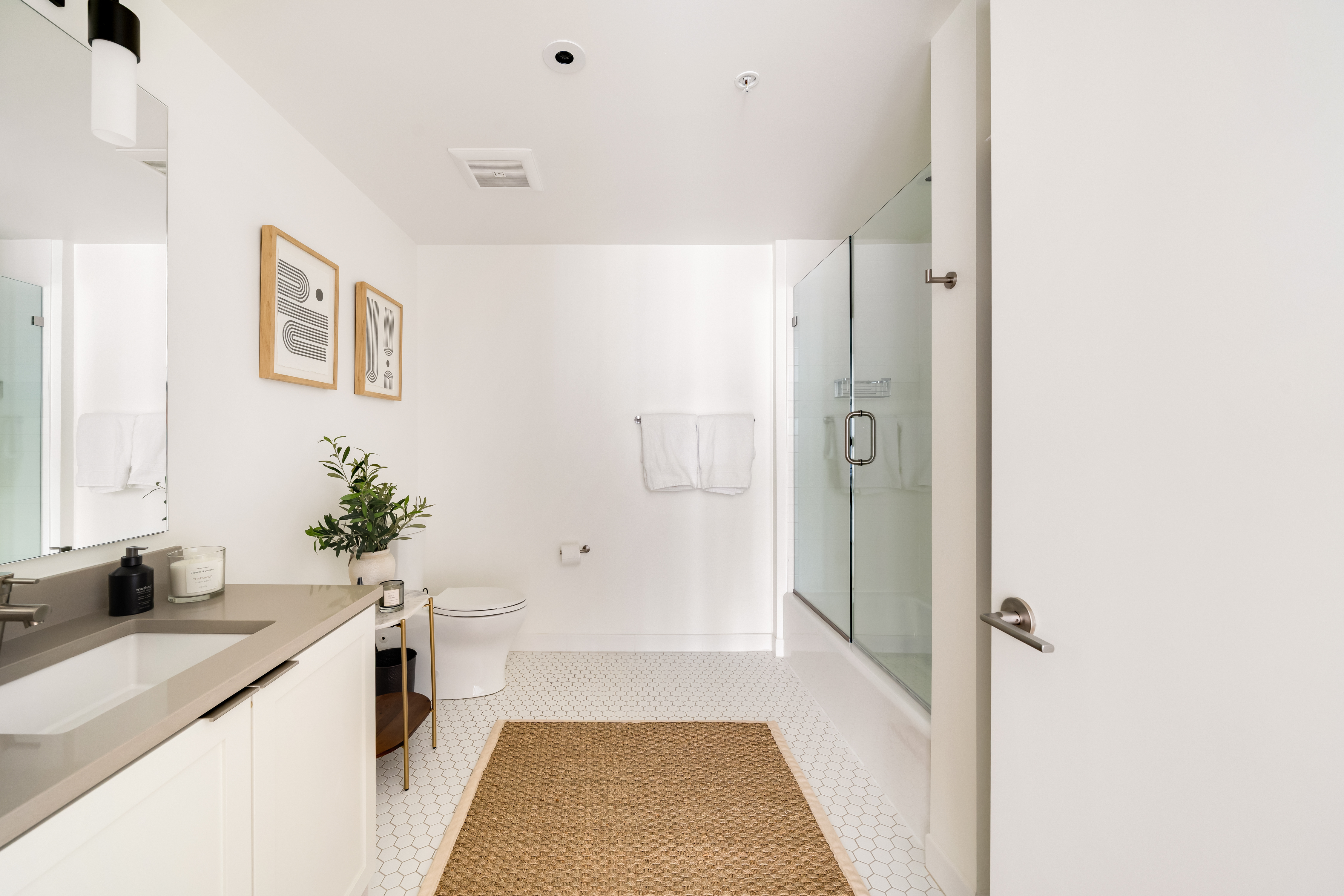  Rare three-bedroom corner residence sits on the quiet side of The Coloradan - 物件實景