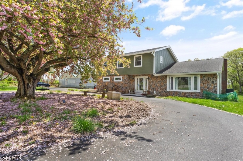 Lebanon Twp., New Jersey, 08827, United States, 4 Bedrooms Bedrooms, ,3 BathroomsBathrooms,Residential,For Sale,1847563