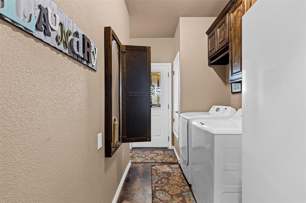 Covington, Texas, 76636, United States, 4 Bedrooms Bedrooms, ,2 BathroomsBathrooms,Residential,For Sale,1847211