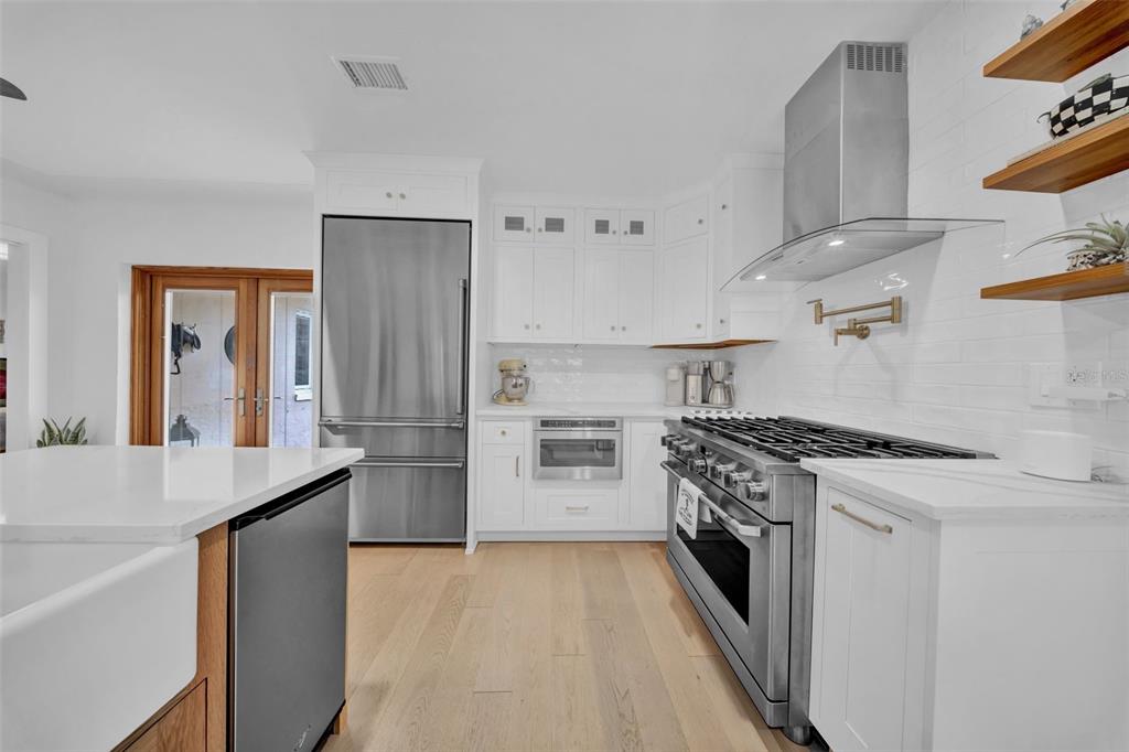 St Petersburg, Florida, 33704, United States, 2 Bedrooms Bedrooms, ,2 BathroomsBathrooms,Residential,For Sale,1897453