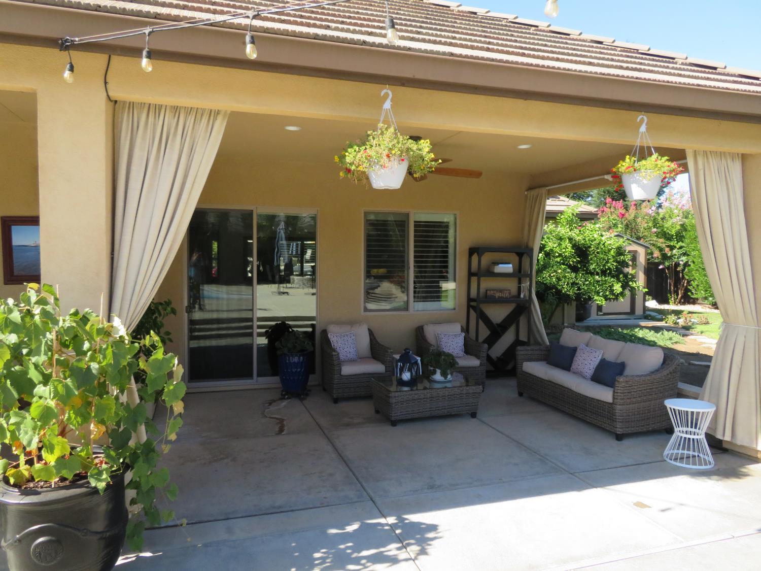 Oakdale, California, 95361, United States, 3 Bedrooms Bedrooms, ,4 BathroomsBathrooms,Residential,For Sale,1905843