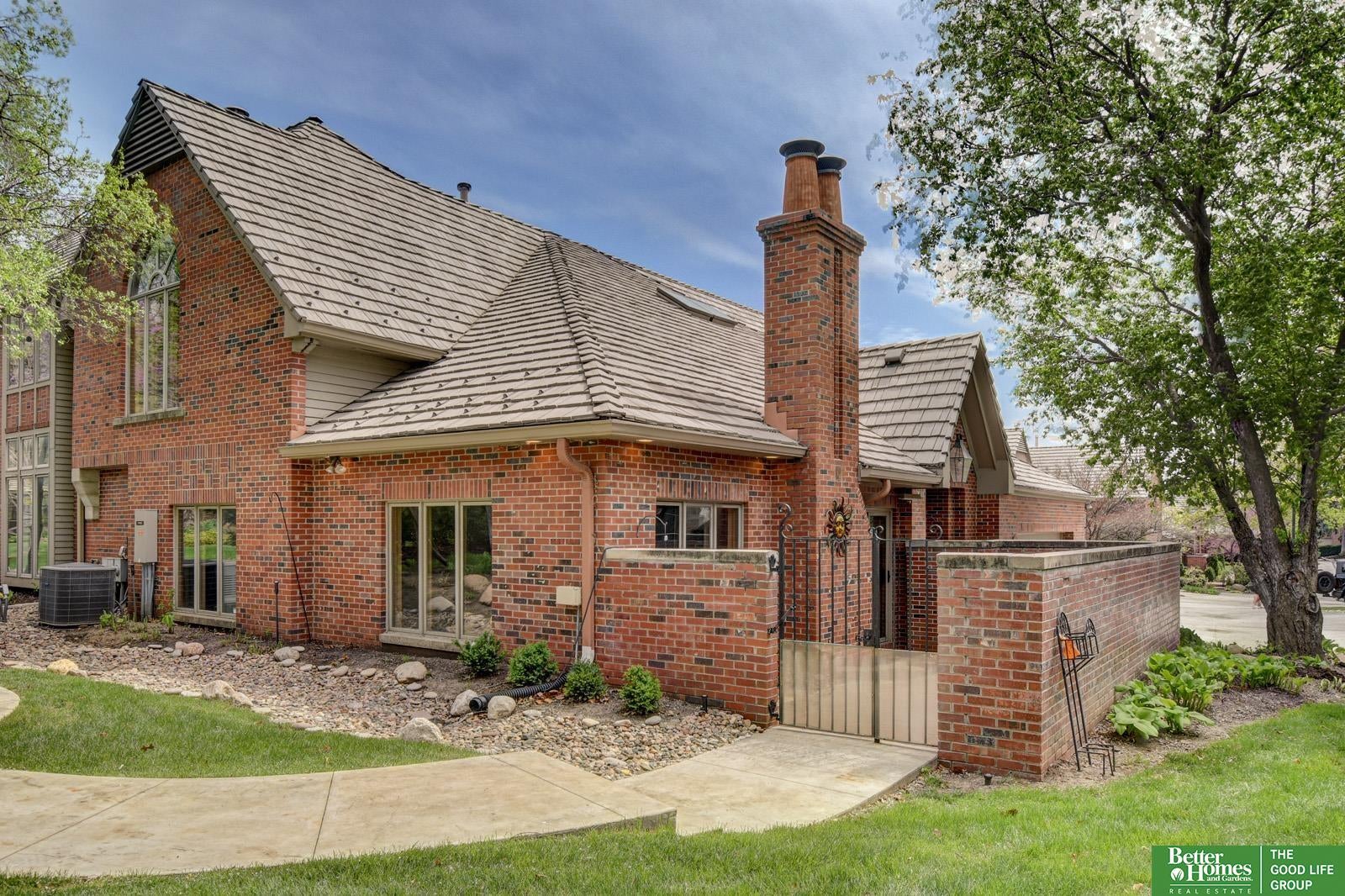 Douglas Ct, Omaha, NE 68114 #1