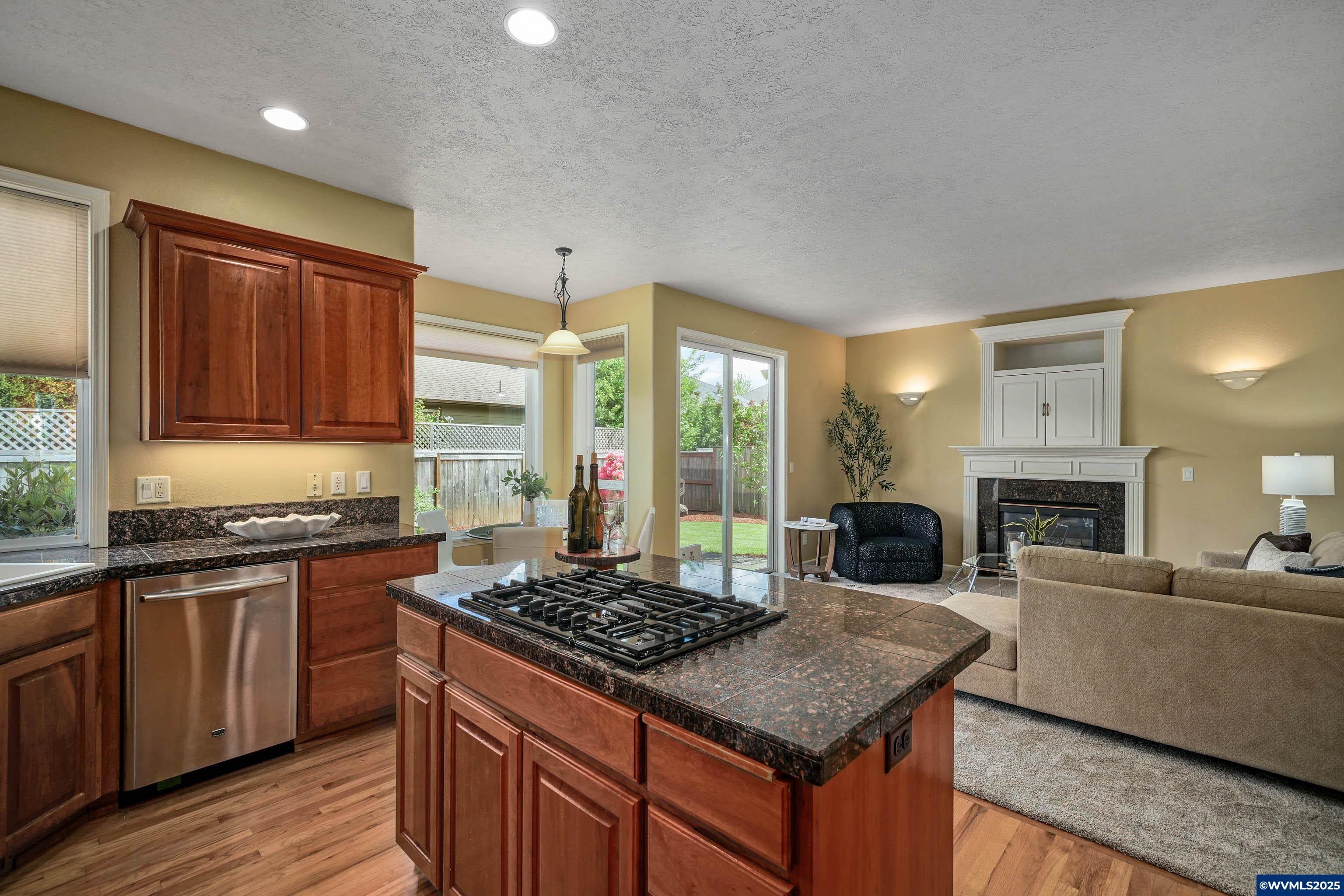 Salem, Oregon, 97306, United States, 5 Bedrooms Bedrooms, ,4 BathroomsBathrooms,Residential,For Sale,1786457