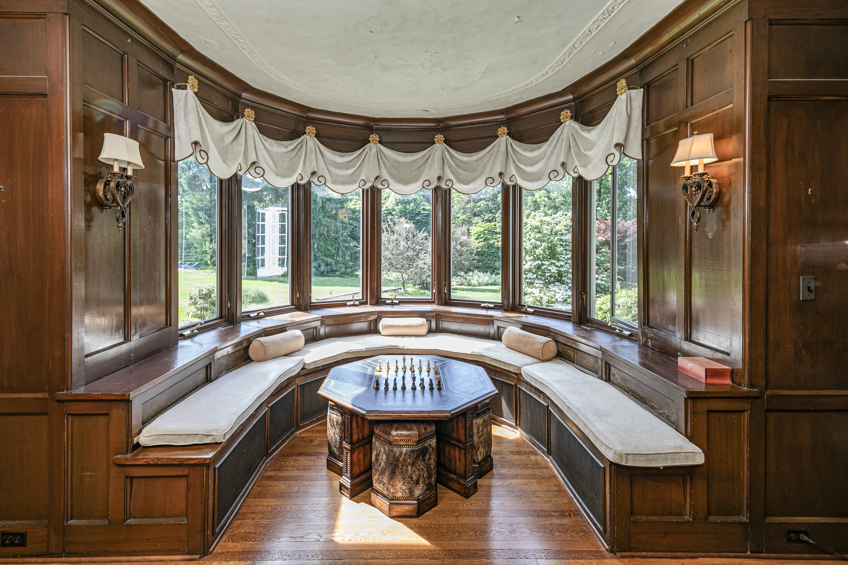  Sprawling Estate with a Rich History and Gorgeous Grounds - 物件實景