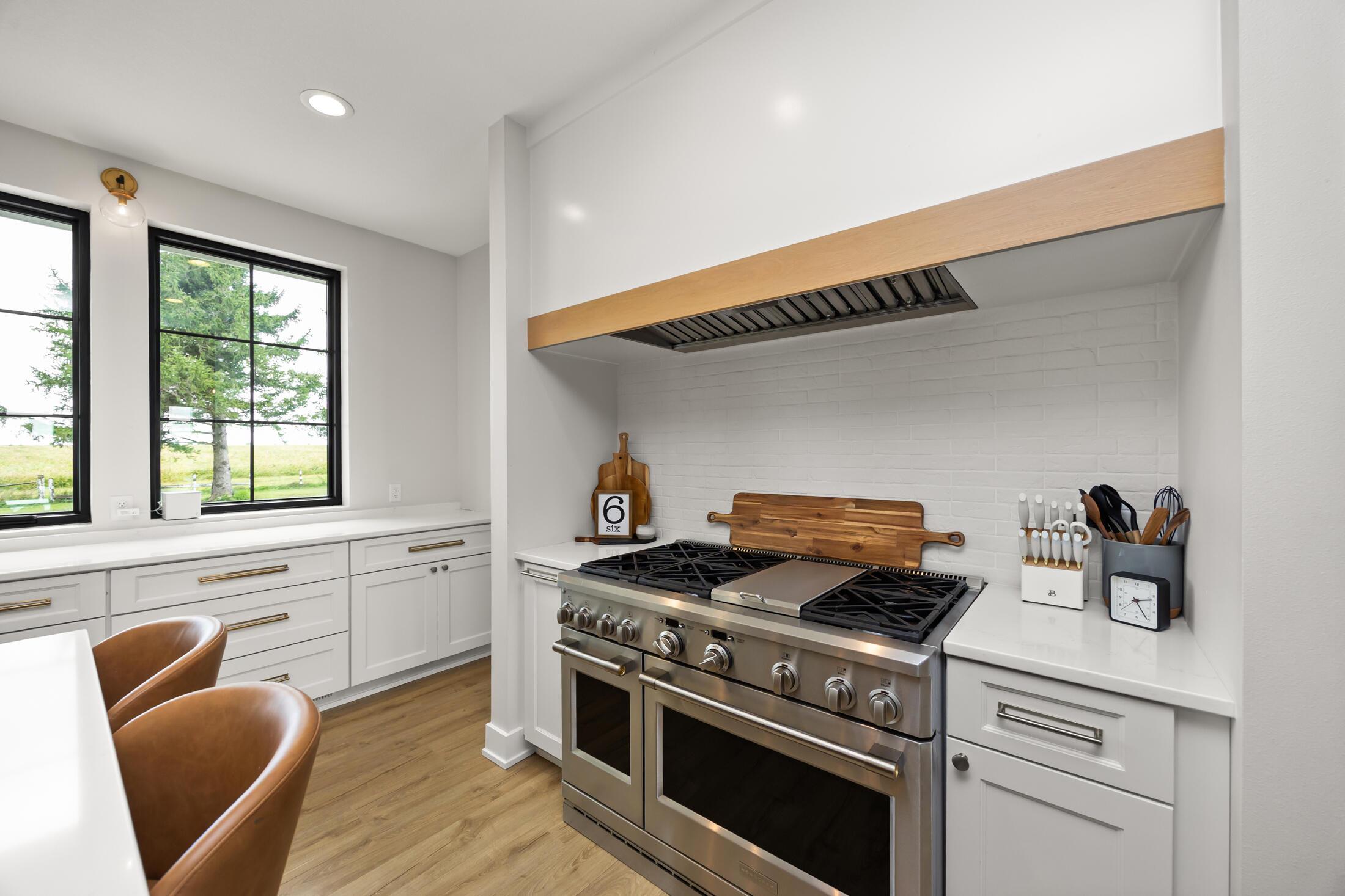 Madrid, Iowa, 50156, United States, 6 Bedrooms Bedrooms, ,5 BathroomsBathrooms,Residential,For Sale,2005083