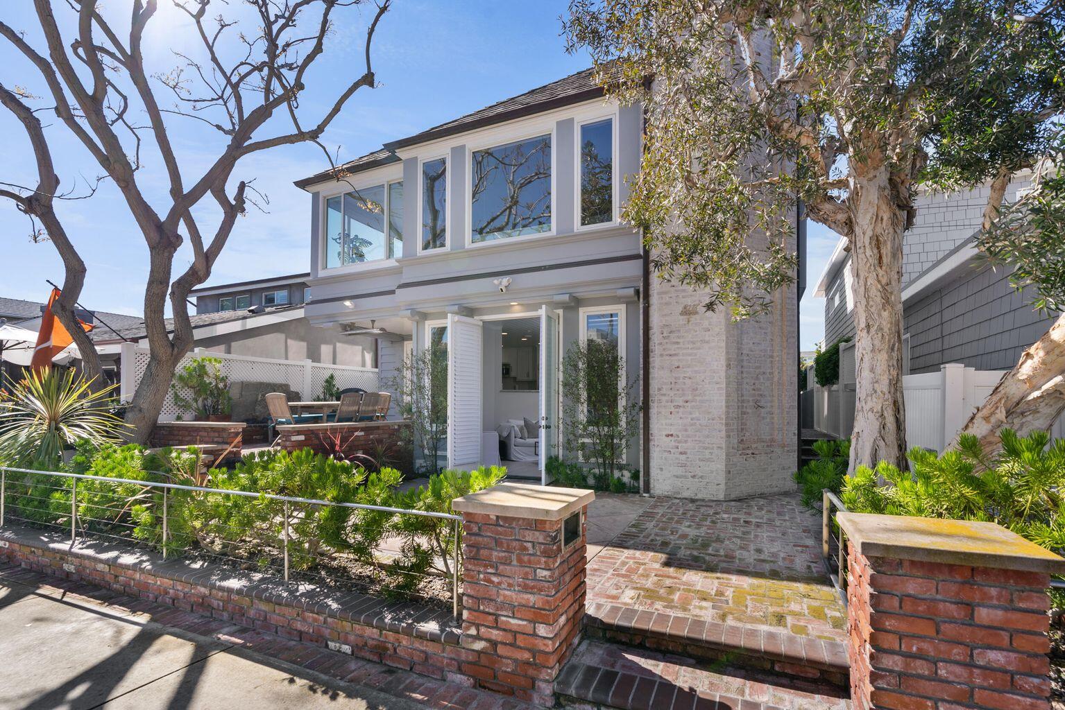 Newport Beach, California, 92661, United States, 4 Bedrooms Bedrooms, ,4 BathroomsBathrooms,Residential,For Sale,1849950