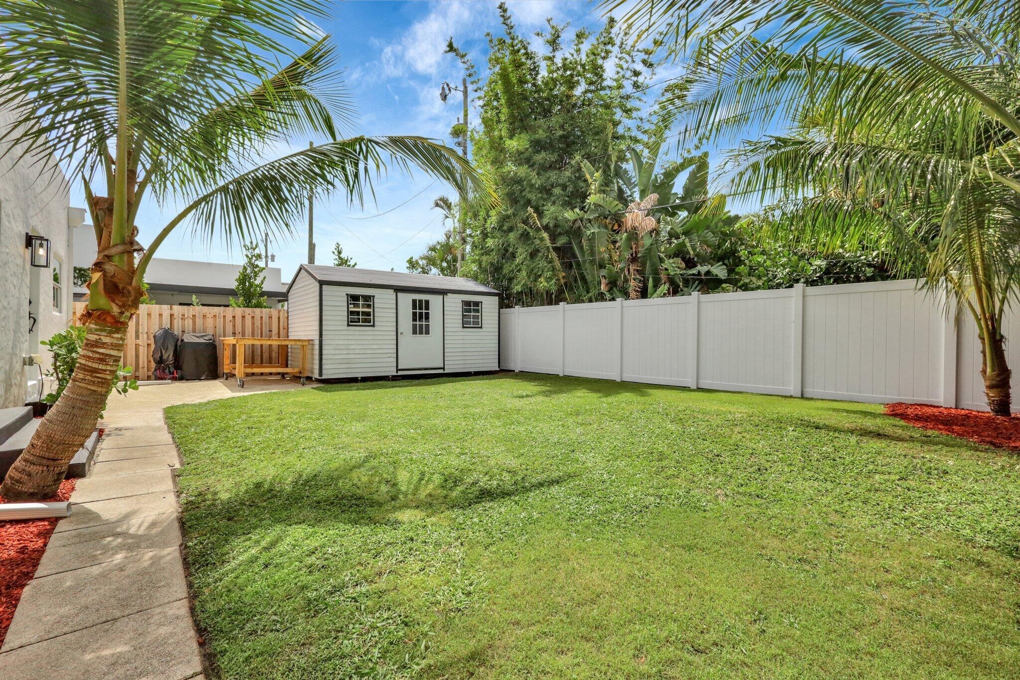 West Palm Beach, Florida, 33401, United States, 2 Bedrooms Bedrooms, ,1 BathroomBathrooms,Residential,For Sale,1942586