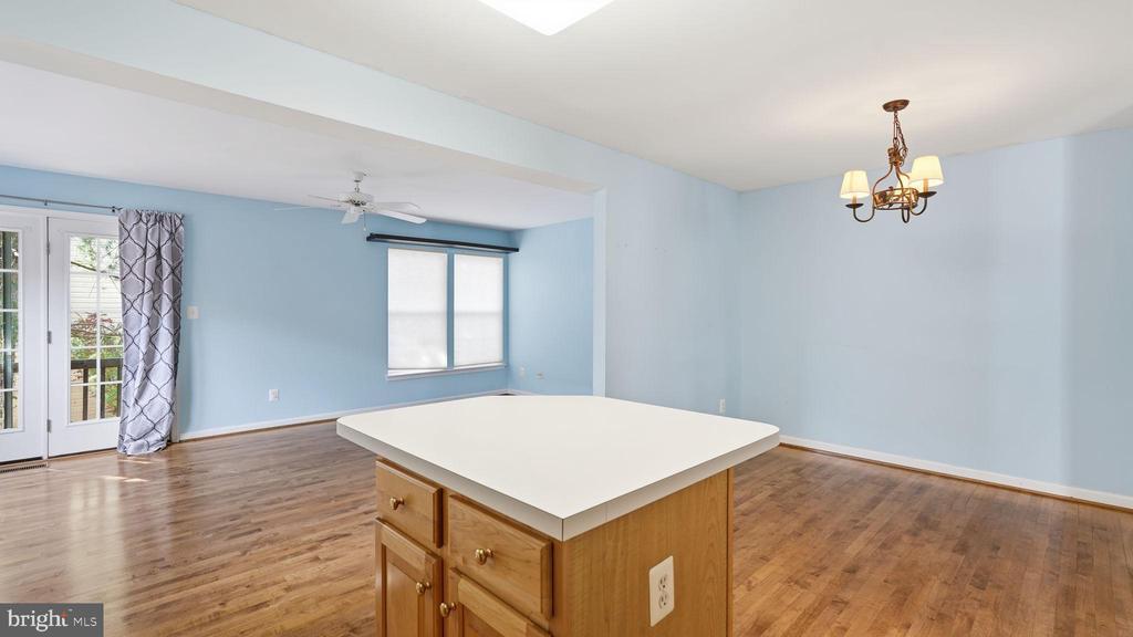 Gainesville, Virginia, 20155, United States, 3 Bedrooms Bedrooms, ,2 BathroomsBathrooms,Residential,For Sale,1989623