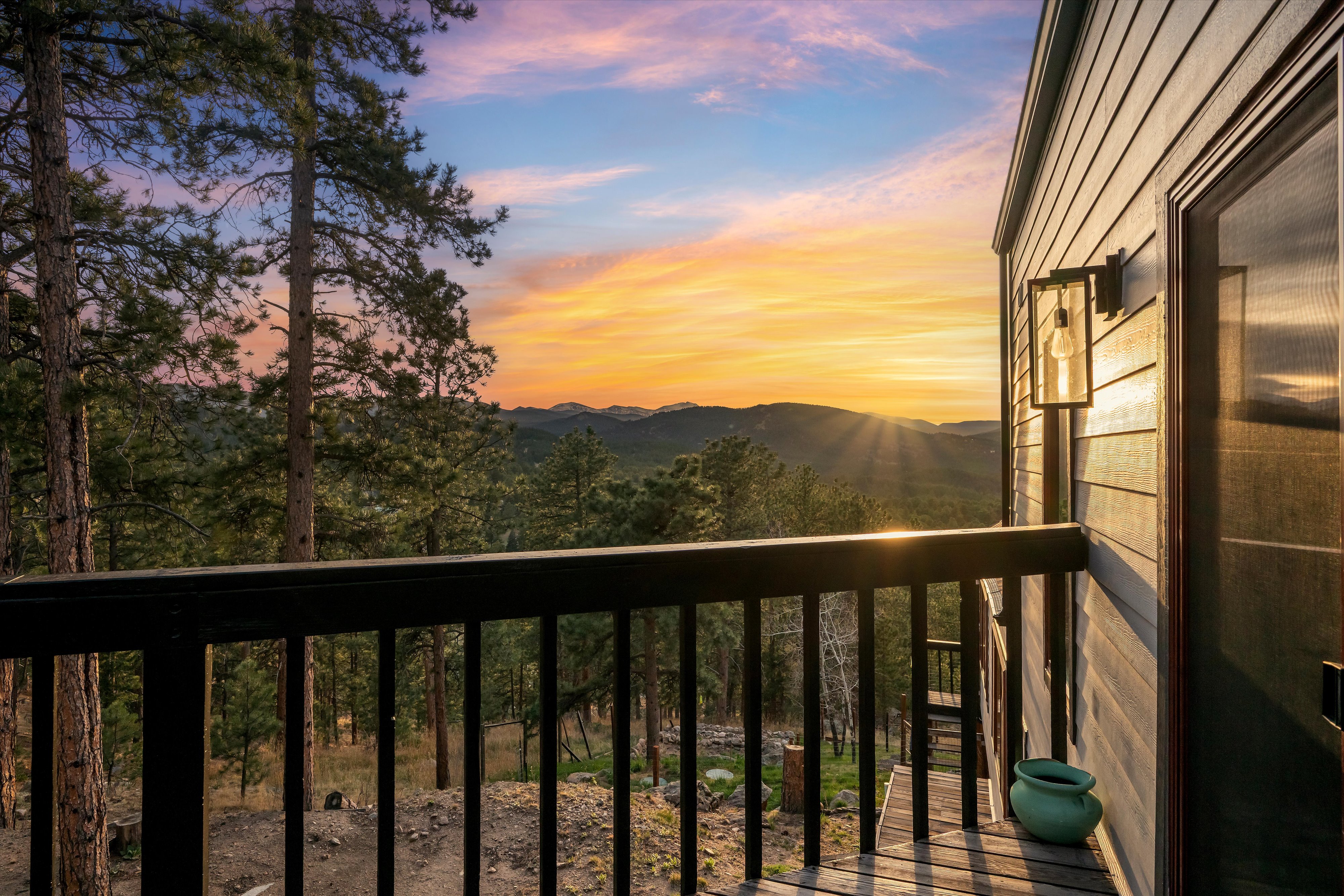  Experience Refined Mid-Century Inspired Mountain Living on 3.37 Acres - 物件實景