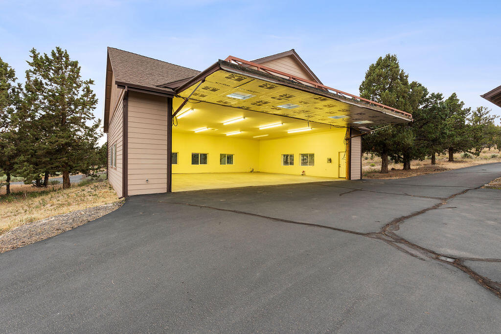 Prineville, Oregon, 97754, United States, 4 Bedrooms Bedrooms, ,3 BathroomsBathrooms,Residential,For Sale,1896038