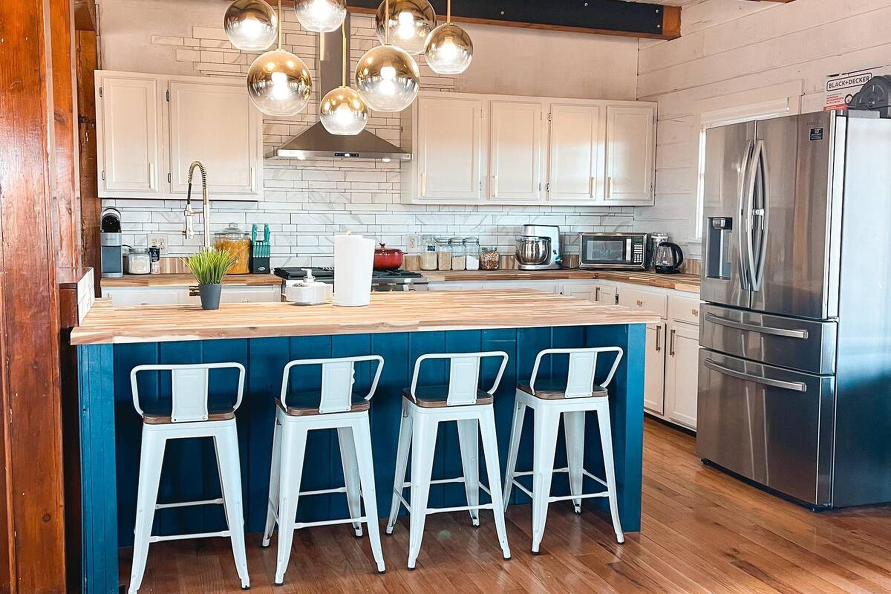 Mountain View, Arkansas, 72560, United States, 4 Bedrooms Bedrooms, ,2 BathroomsBathrooms,Residential,For Sale,1988851