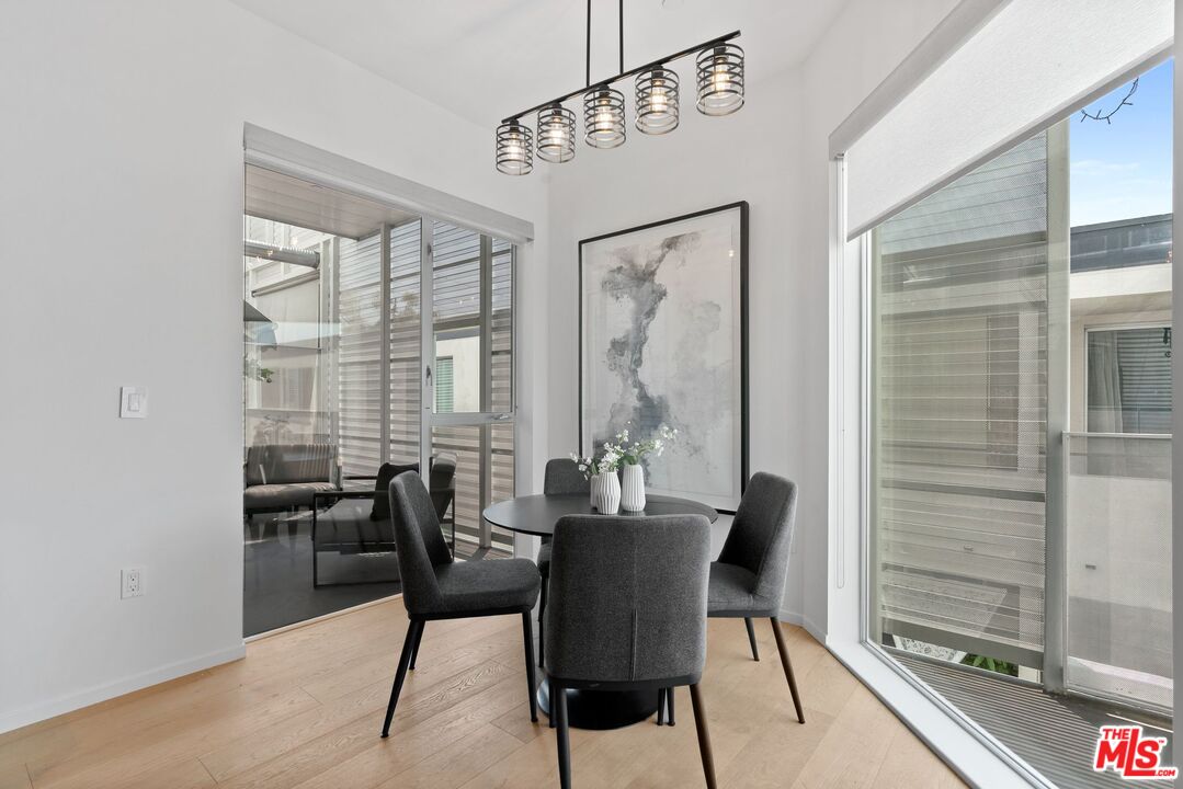 West Hollywood, California, 90069, United States, 2 Bedrooms Bedrooms, ,1 BathroomBathrooms,Residential,For Sale,1938792