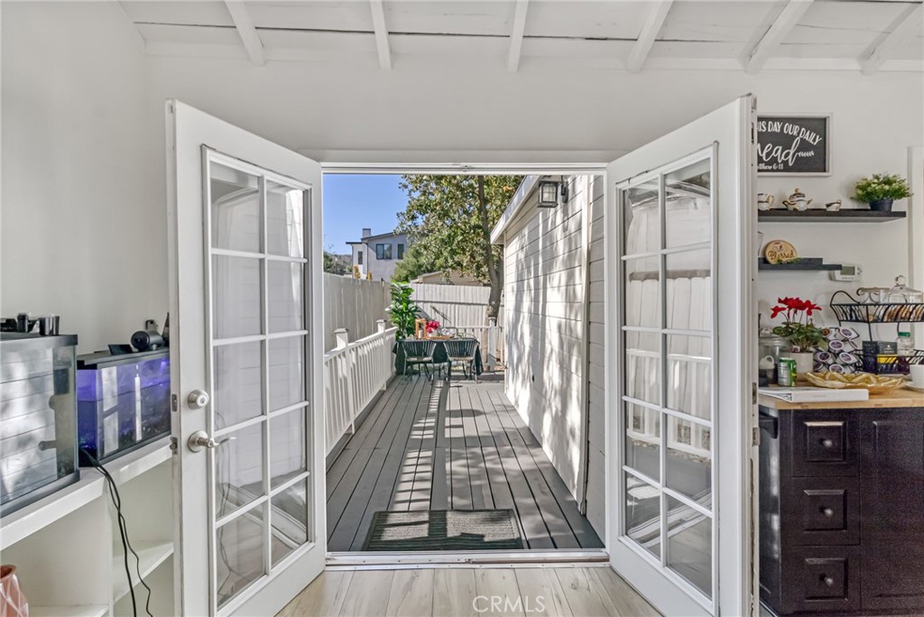 Thousand Oaks, California, 91362, United States, 2 Bedrooms Bedrooms, ,1 BathroomBathrooms,Residential,For Sale,1999225