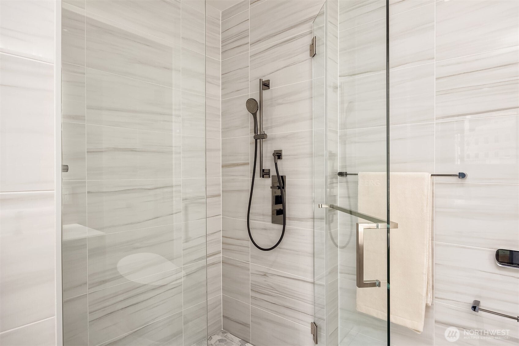 Bellevue, Washington, 98004, United States, 1 Bedroom Bedrooms, ,1 BathroomBathrooms,Residential,For Sale,1987497