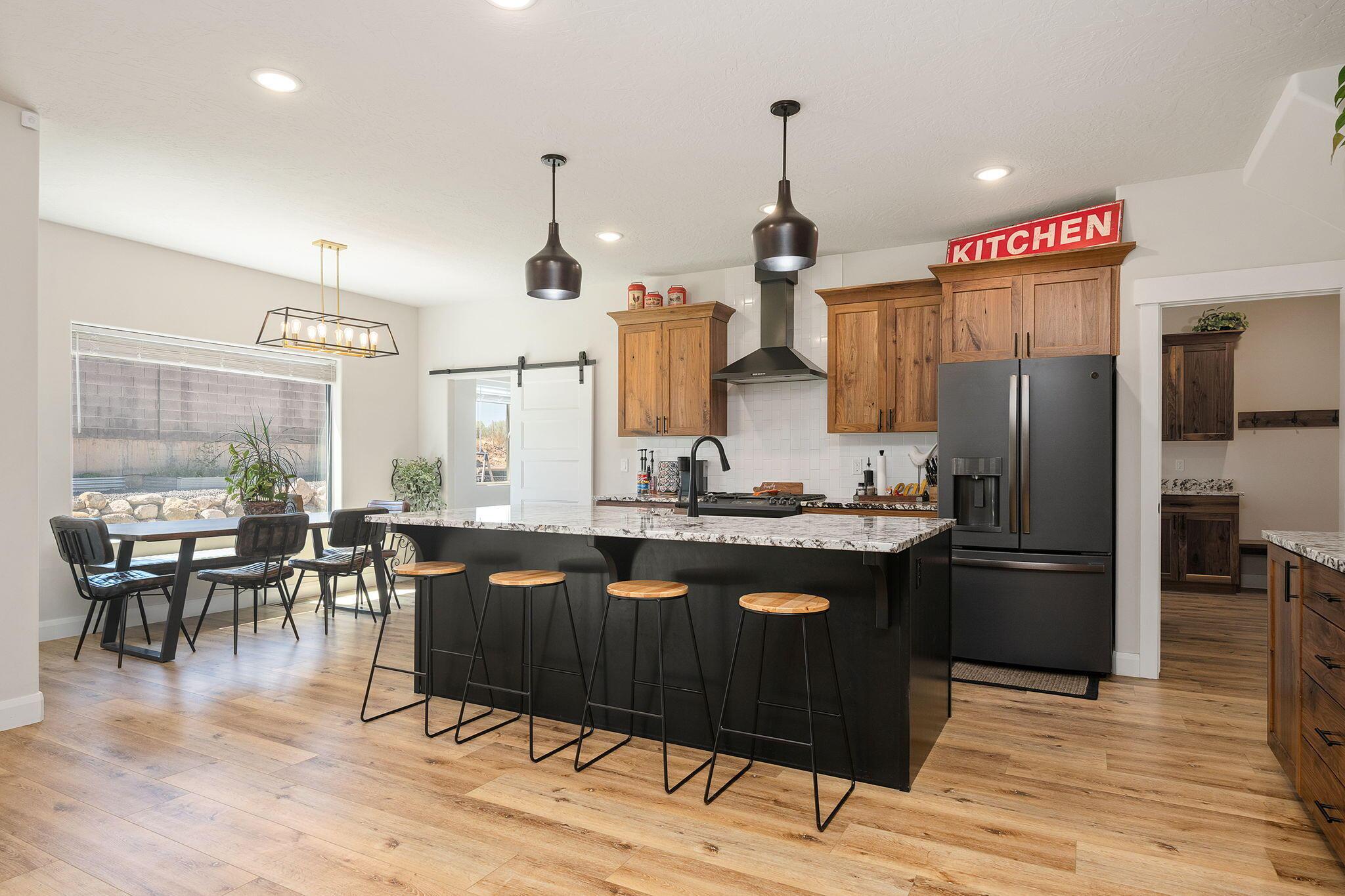 Cedar City, Utah, 84720, United States, 5 Bedrooms Bedrooms, ,4 BathroomsBathrooms,Residential,For Sale,1976034