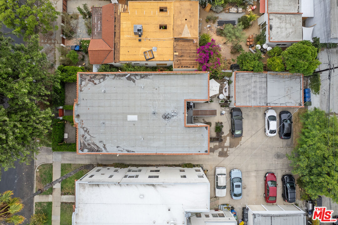 Los Angeles, California, 90019, United States, 6 Bedrooms Bedrooms, ,Residential,For Sale,1908523