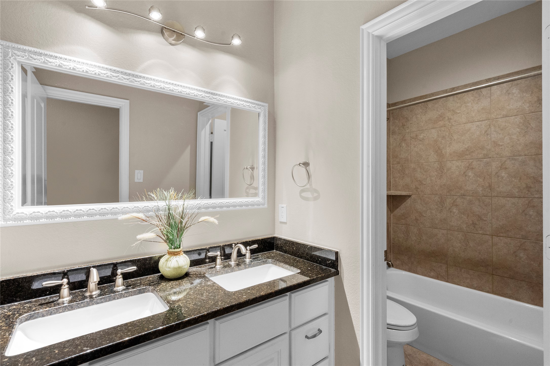 Manvel, Texas, 77578, United States, 4 Bedrooms Bedrooms, ,4 BathroomsBathrooms,Residential,For Sale,1903247