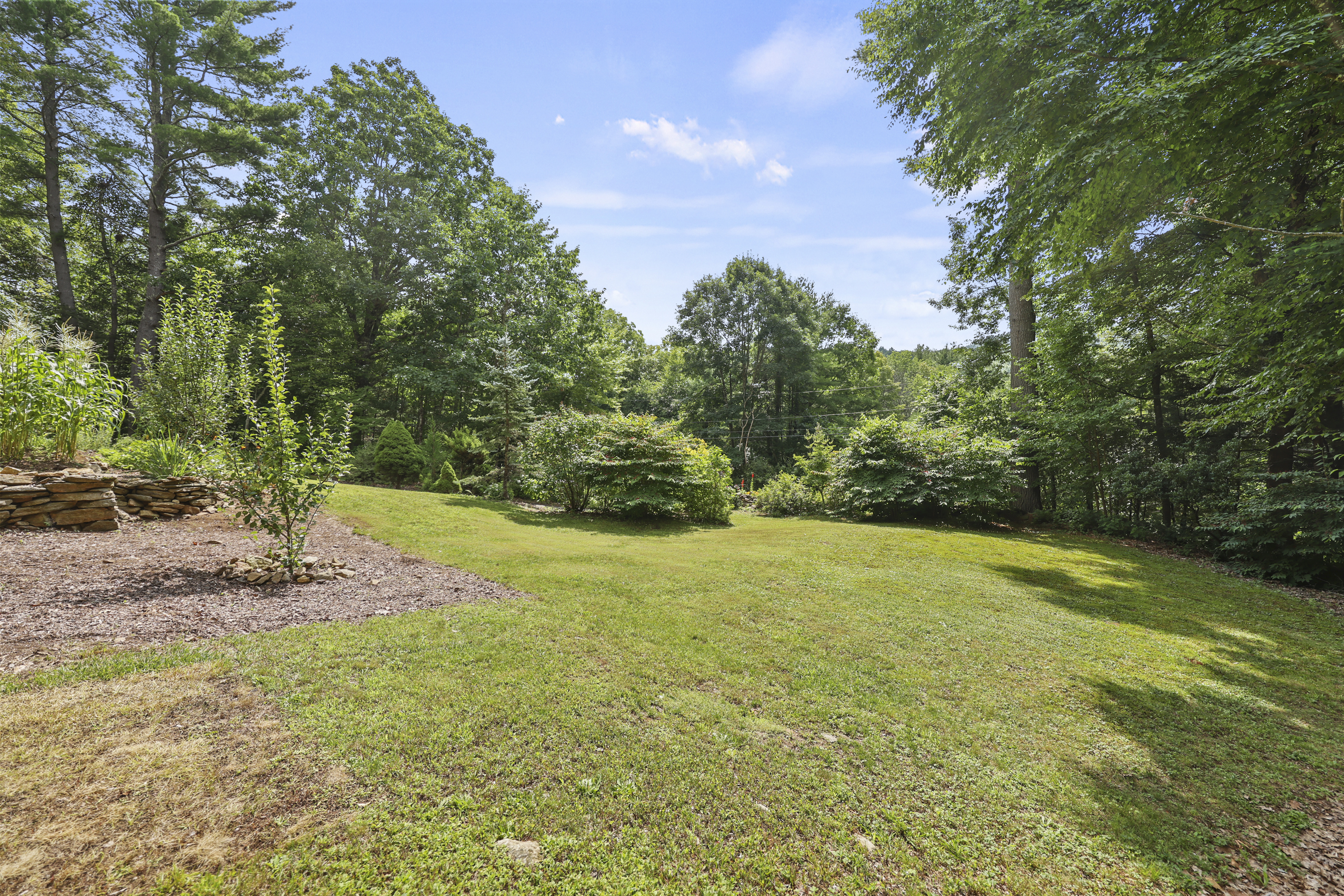  BUCOLIC COUNTRY SANCTUARY WITH MAJESTIC STONE FIREPLACE & DISTANT VIEWS - 物件實景