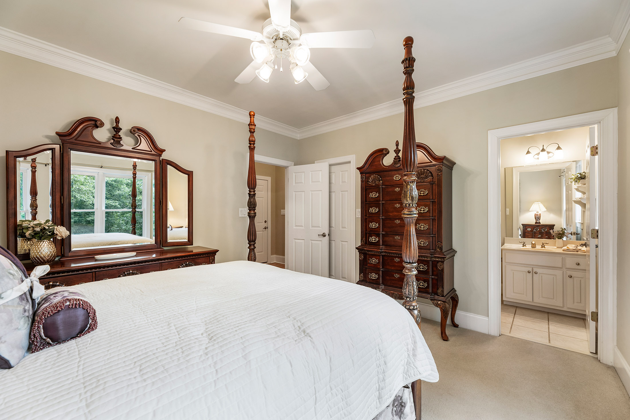  Tucked Among Mature Hardwoods on a Private 1.25+/- Acre River Lot - 物件實景