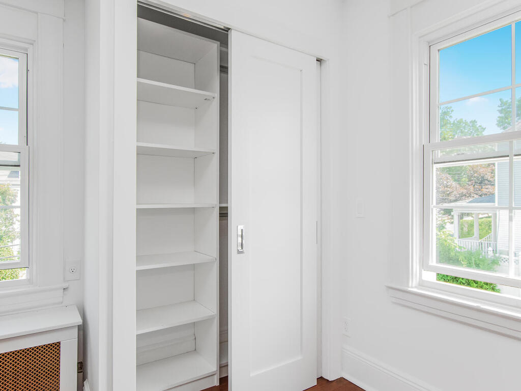 Yonkers, New York, 10701, United States, 6 Bedrooms Bedrooms, ,3 BathroomsBathrooms,Residential,For Sale,1904249