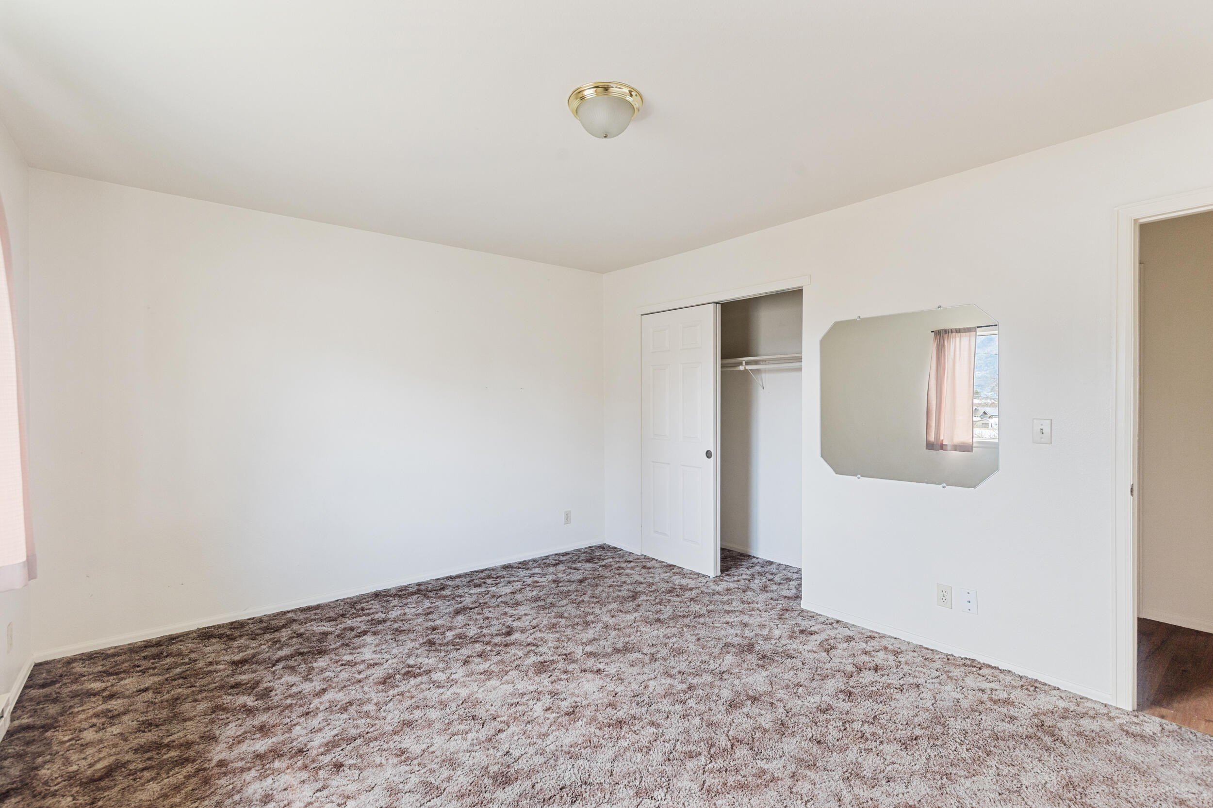 Grants Pass, Oregon, 97526, United States, ,Residential,For Sale,1916404