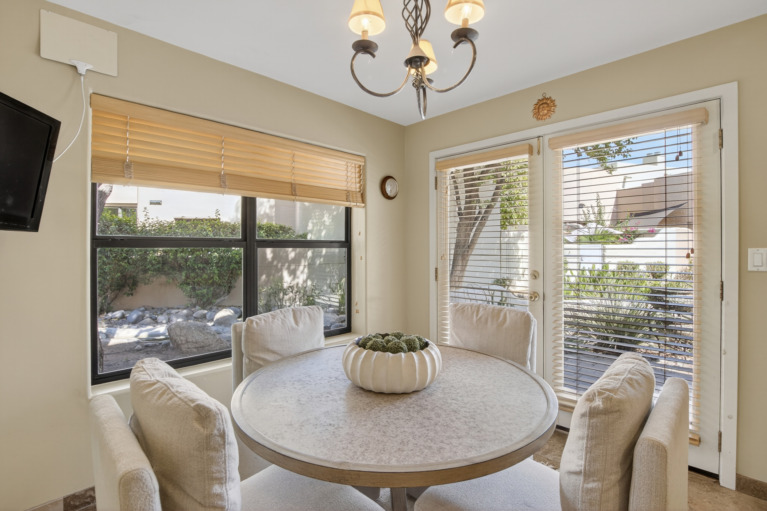 Tempe, Arizona, 85283, United States, 2 Bedrooms Bedrooms, ,Residential,For Sale,1966872