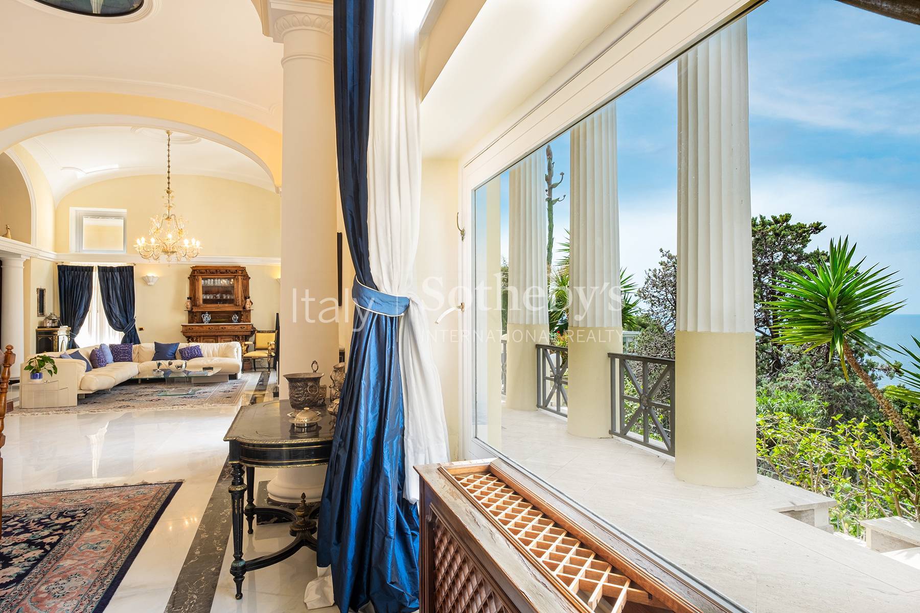  Neoclassical villa with a breath taking view - 物件實景