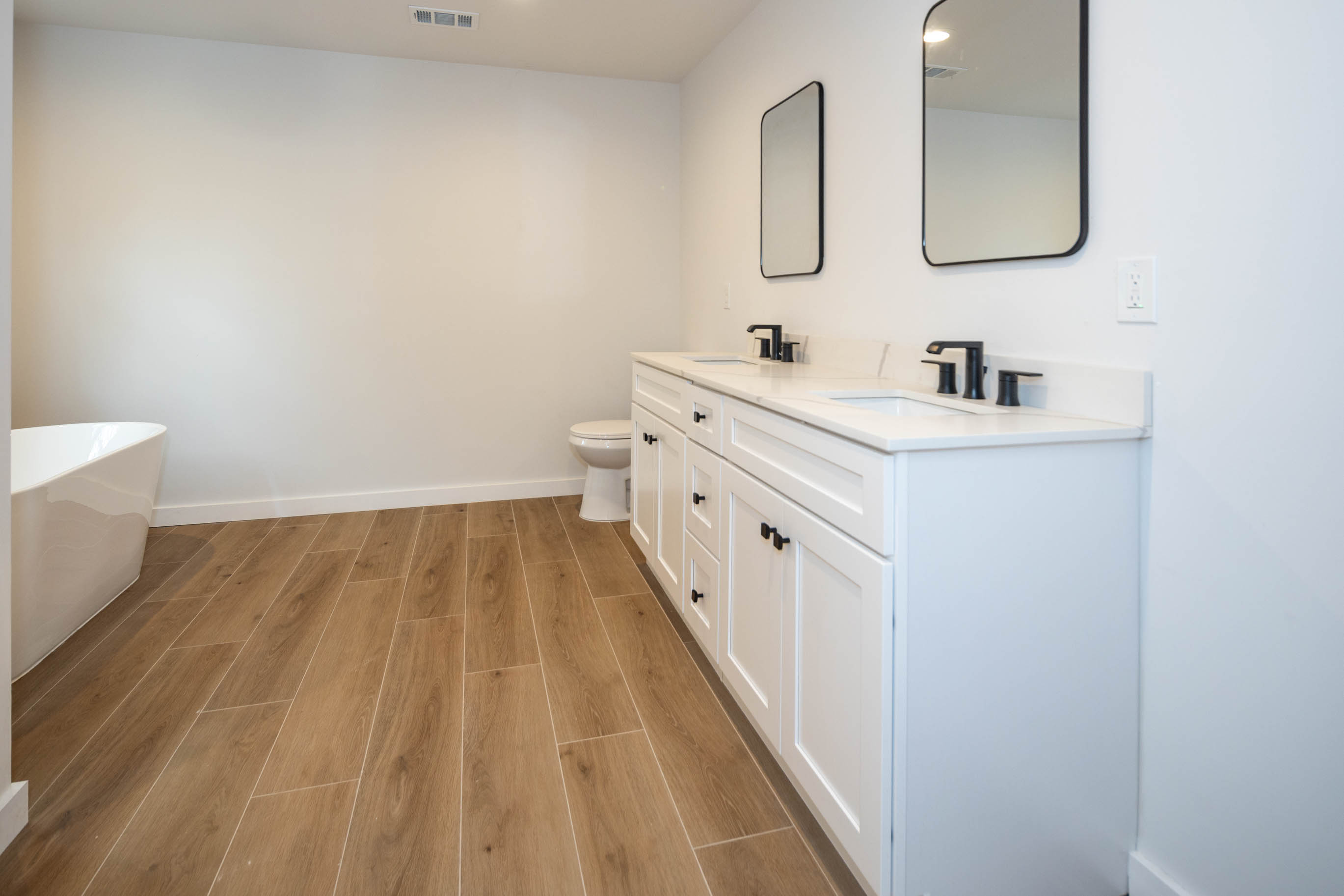 Edison, New Jersey, 08817, United States, 5 Bedrooms Bedrooms, ,4 BathroomsBathrooms,Residential,For Sale,1943098