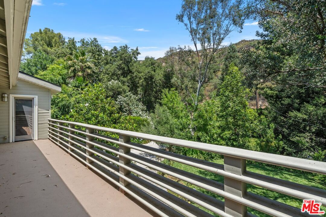 Calabasas, California, 91302, United States, 4 Bedrooms Bedrooms, ,3 BathroomsBathrooms,Residential,For Sale,1896554