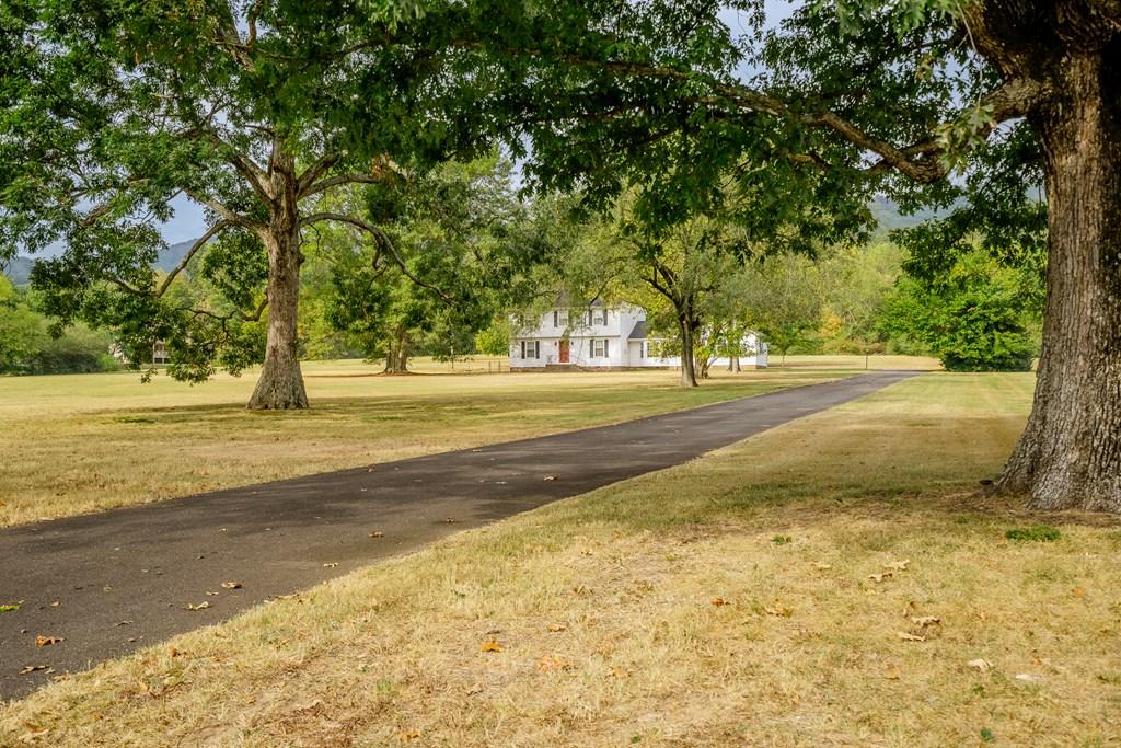 DALTON, Georgia, 30720, United States, 5 Bedrooms Bedrooms, ,3 BathroomsBathrooms,Residential,For Sale,1896225
