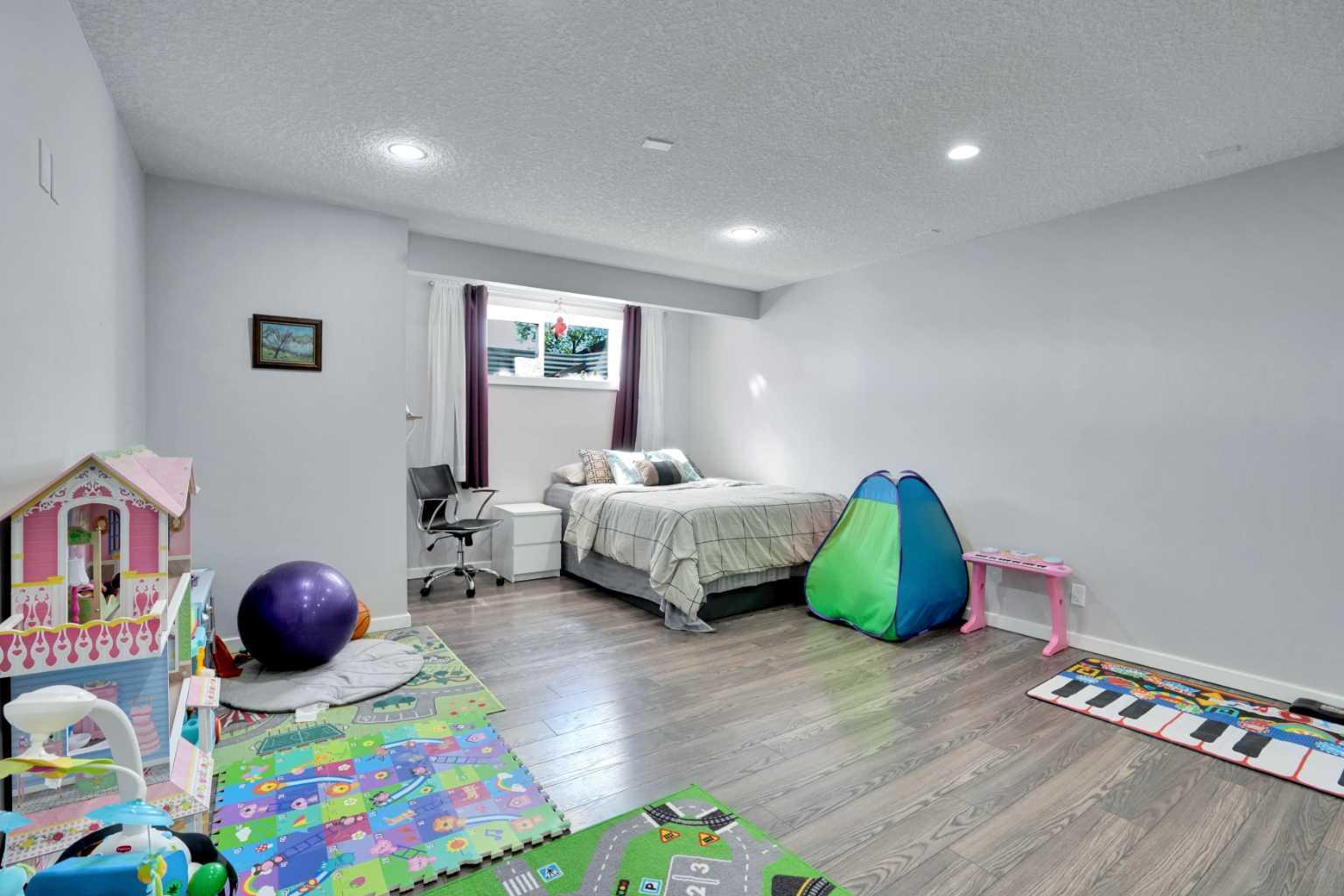 CALGARY, Alberta, T3M 0N7, CA, 4 Bedrooms Bedrooms, ,4 BathroomsBathrooms,Residential,For Sale,1908583
