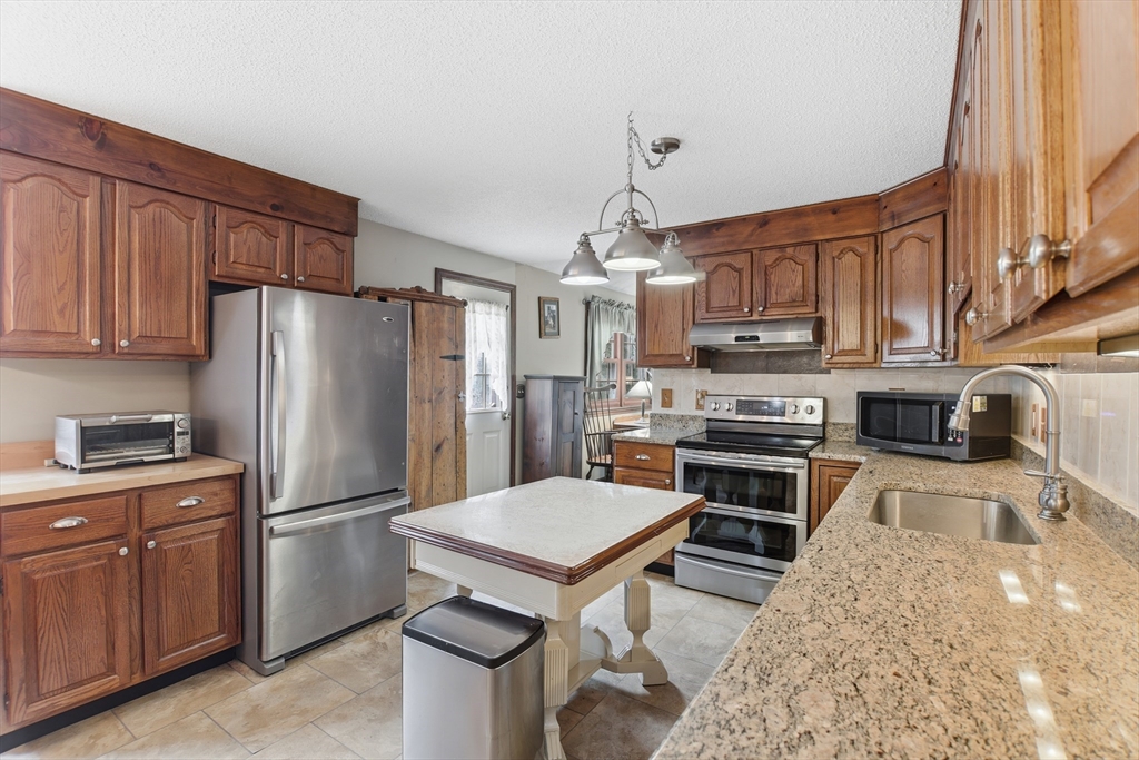 Monson, Massachusetts, 01057, United States, 5 Bedrooms Bedrooms, ,2 BathroomsBathrooms,Residential,For Sale,1988308