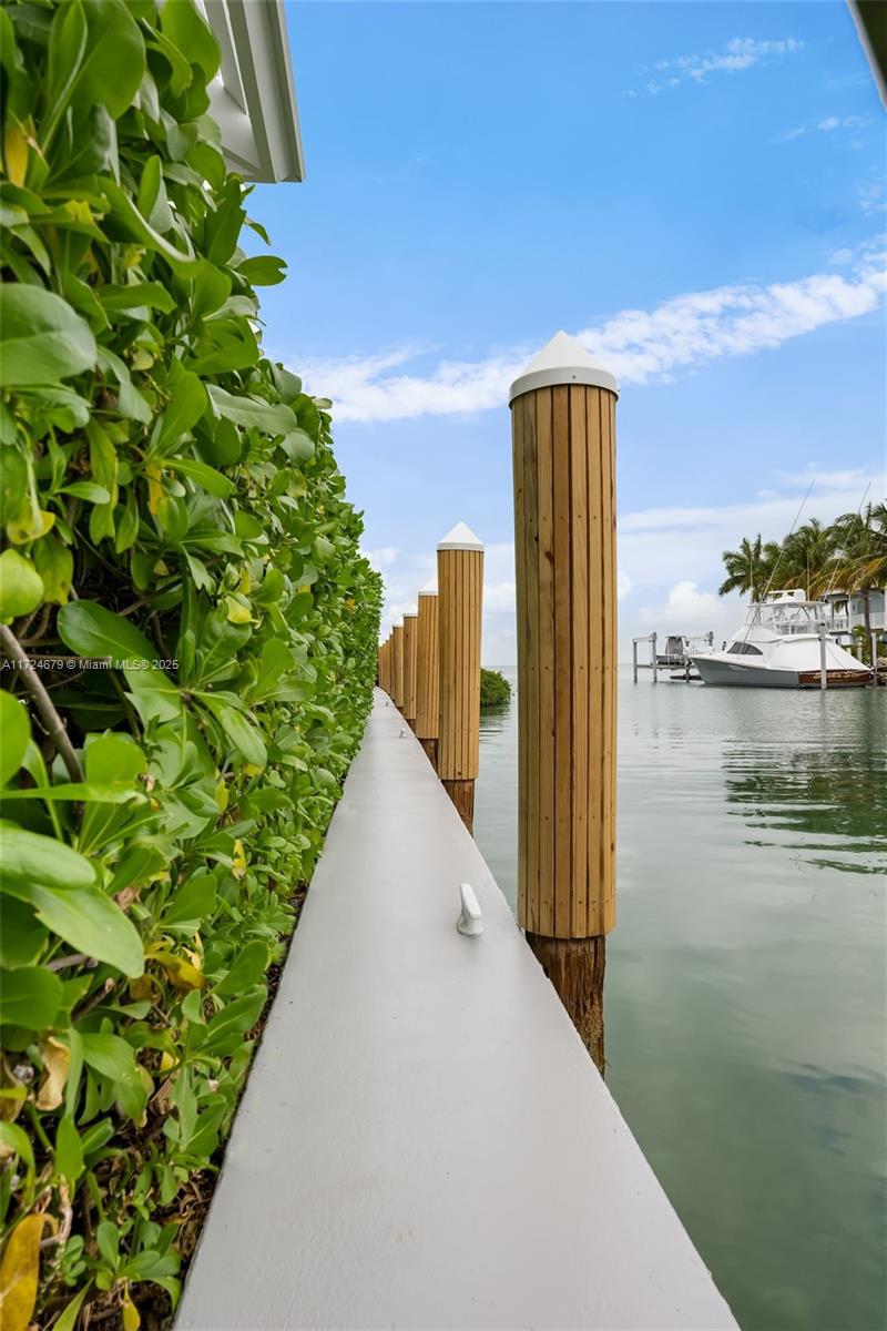 Islamorada, Florida, 33036, United States, 6 Bedrooms Bedrooms, ,4 BathroomsBathrooms,Residential,For Sale,1932543