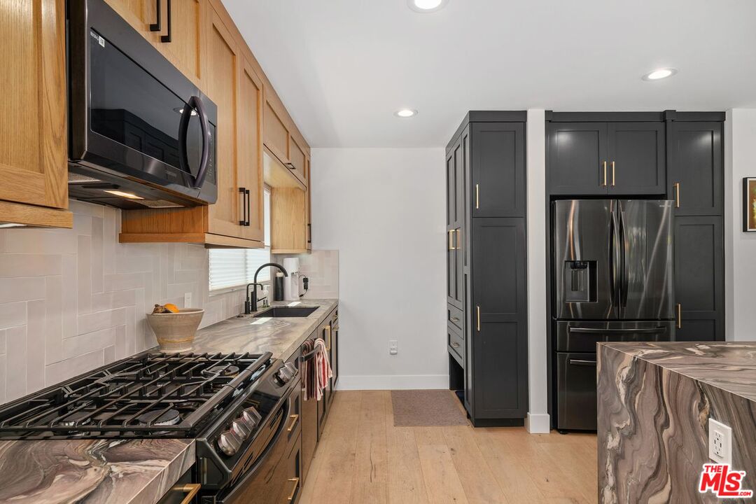 Culver City, California, 90232, United States, 3 Bedrooms Bedrooms, ,2 BathroomsBathrooms,Residential,For Sale,1911213
