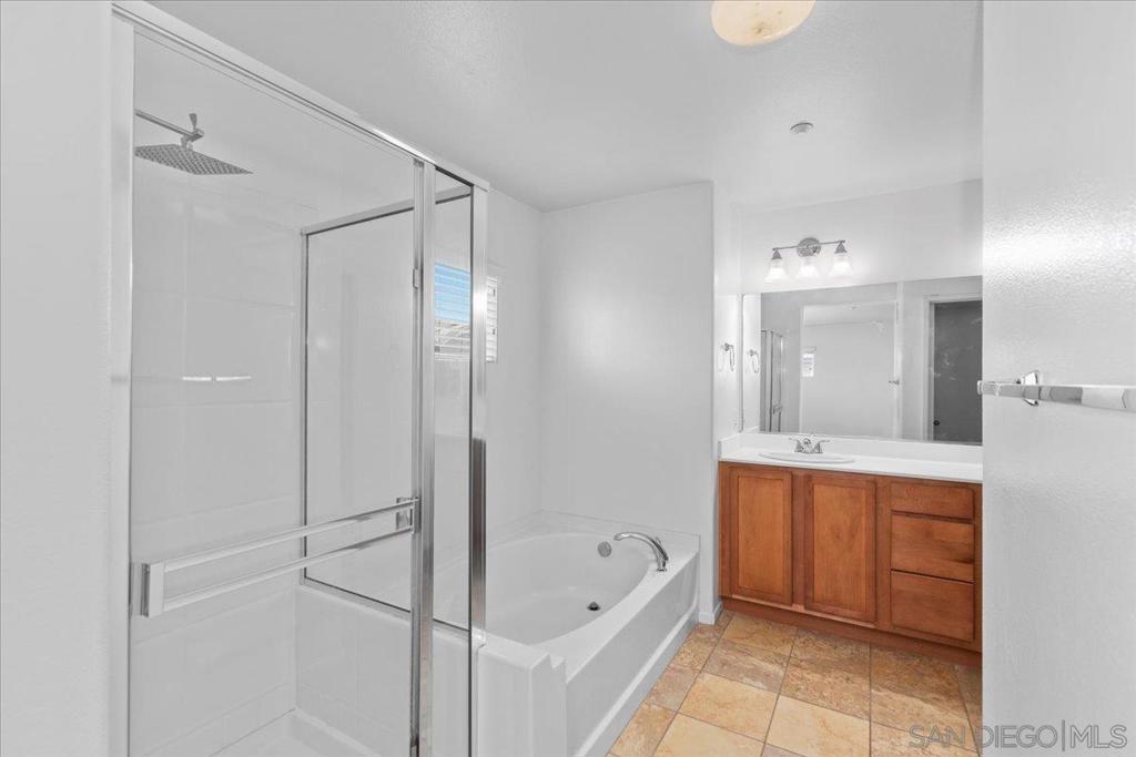 San Diego, California, 92110, United States, 3 Bedrooms Bedrooms, ,2 BathroomsBathrooms,Residential,For Sale,1914141