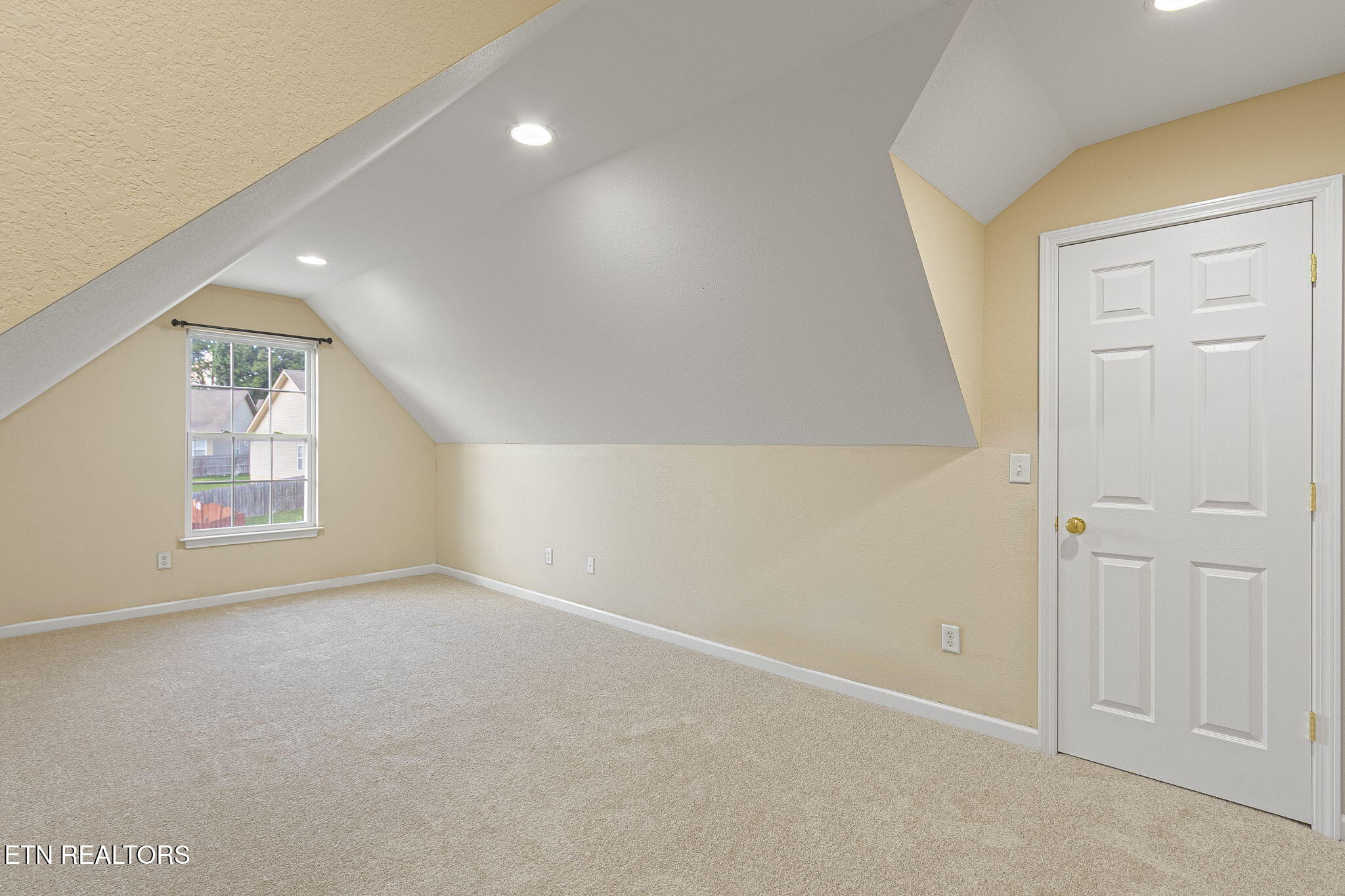 Knoxville, Tennessee, 37932, United States, 4 Bedrooms Bedrooms, ,4 BathroomsBathrooms,Residential,For Sale,1975701