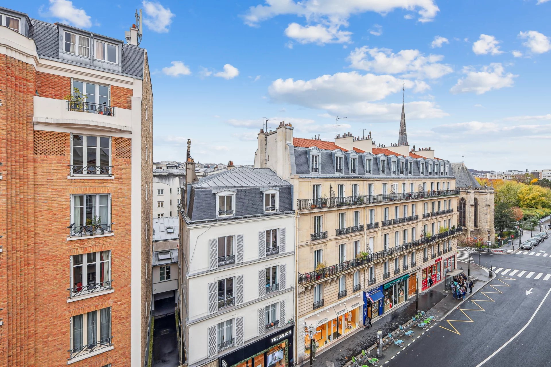 Boulogne-Billancourt, Île-de-France, 92100, FR, 2 Bedrooms Bedrooms, ,2 BathroomsBathrooms,Residential,For Sale,1668545