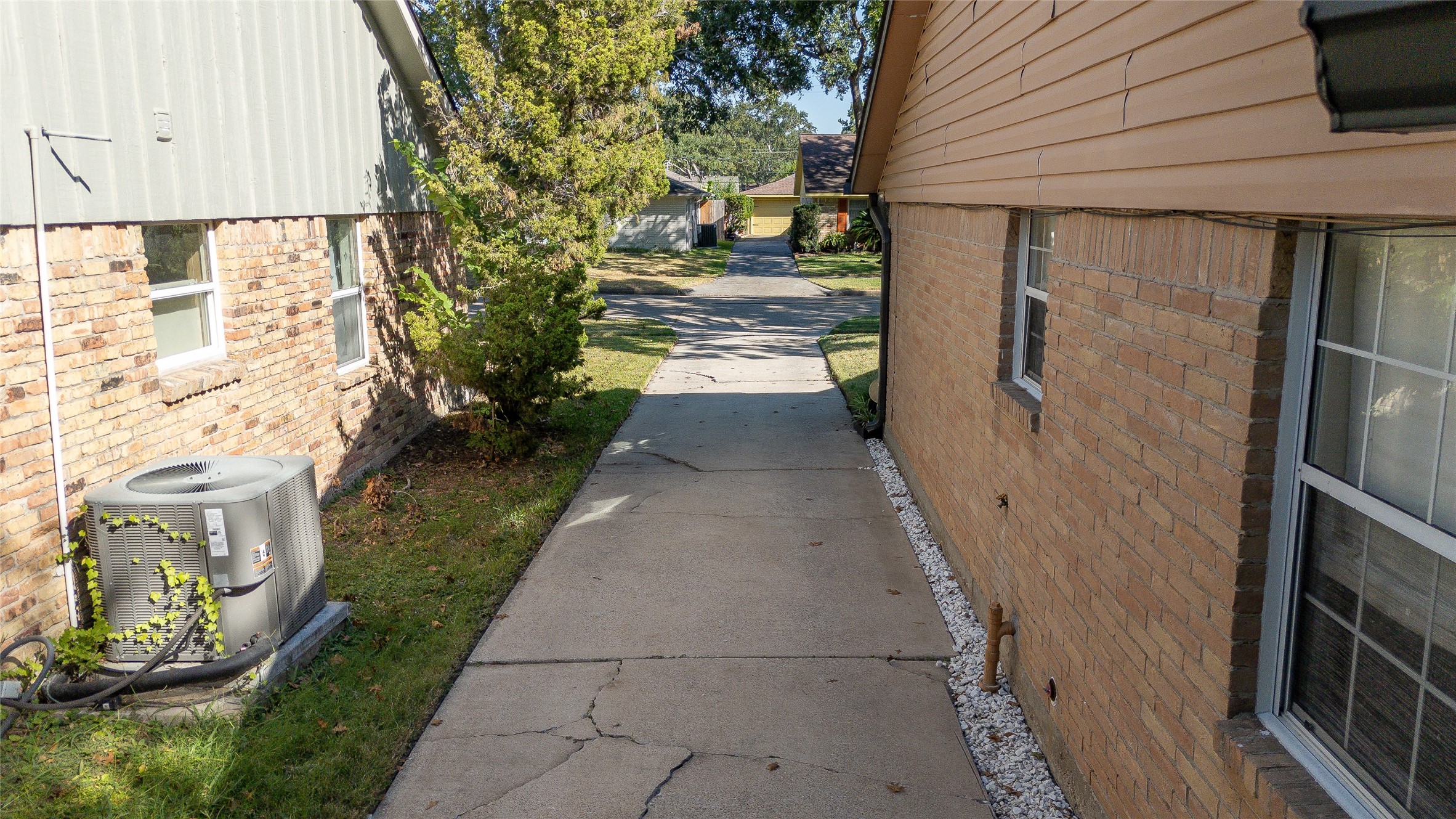 Houston, Texas, 77096, United States, 3 Bedrooms Bedrooms, ,3 BathroomsBathrooms,Residential,For Sale,1966528