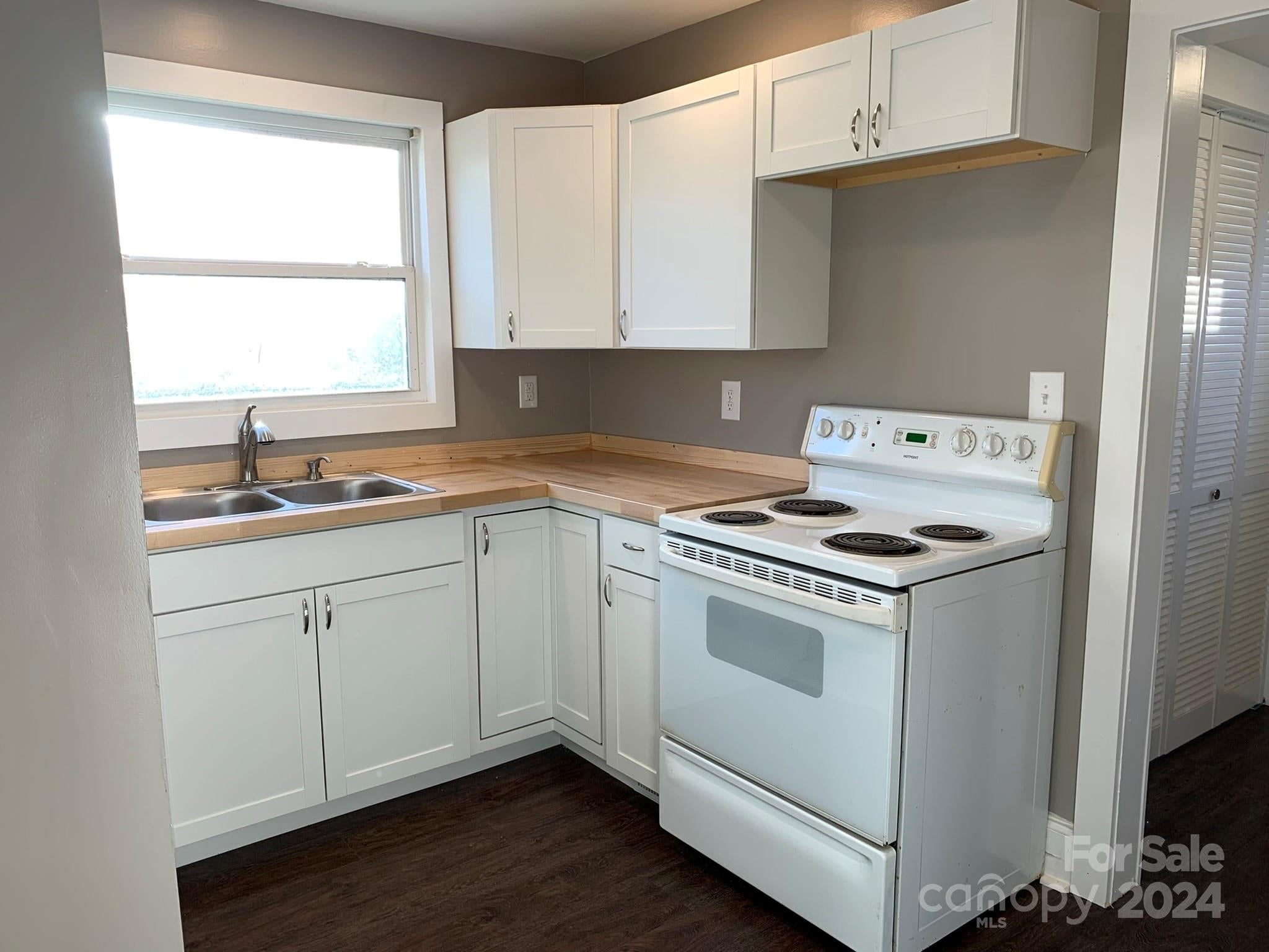 Mooresville, North Carolina, 28115, United States, 3 Bedrooms Bedrooms, ,2 BathroomsBathrooms,Residential,For Sale,1977807