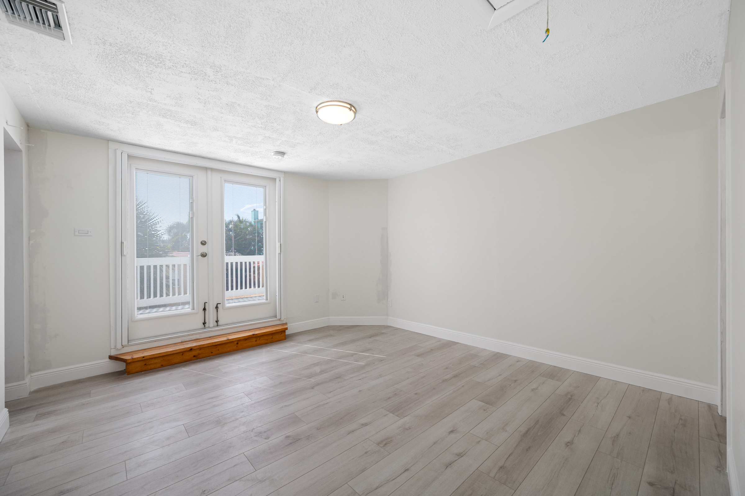 Treasure Island, Florida, 33706, United States, 3 Bedrooms Bedrooms, ,2 BathroomsBathrooms,Residential,For Sale,1983263