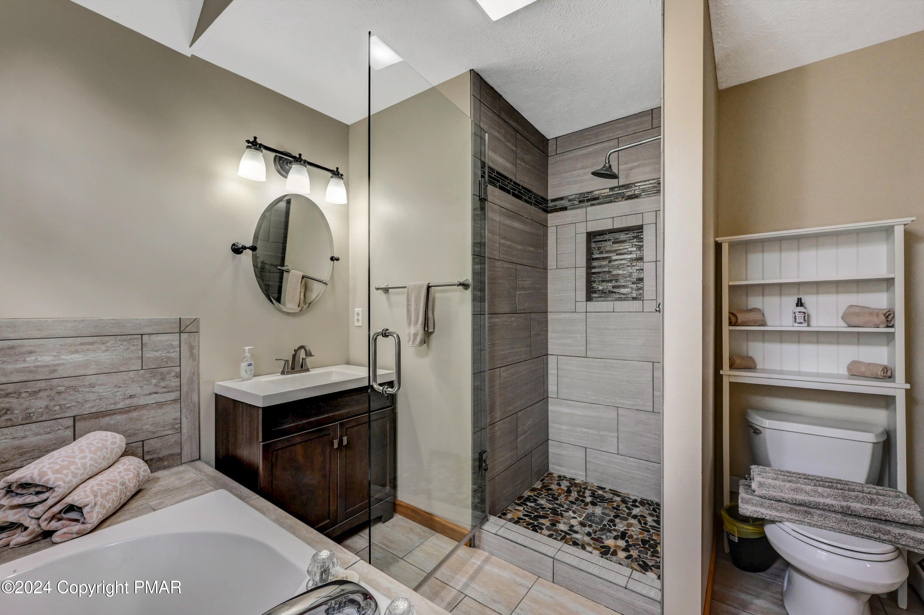 Pocono Pines, Pennsylvania, 18350, United States, 4 Bedrooms Bedrooms, ,3 BathroomsBathrooms,Residential,For Sale,1981114