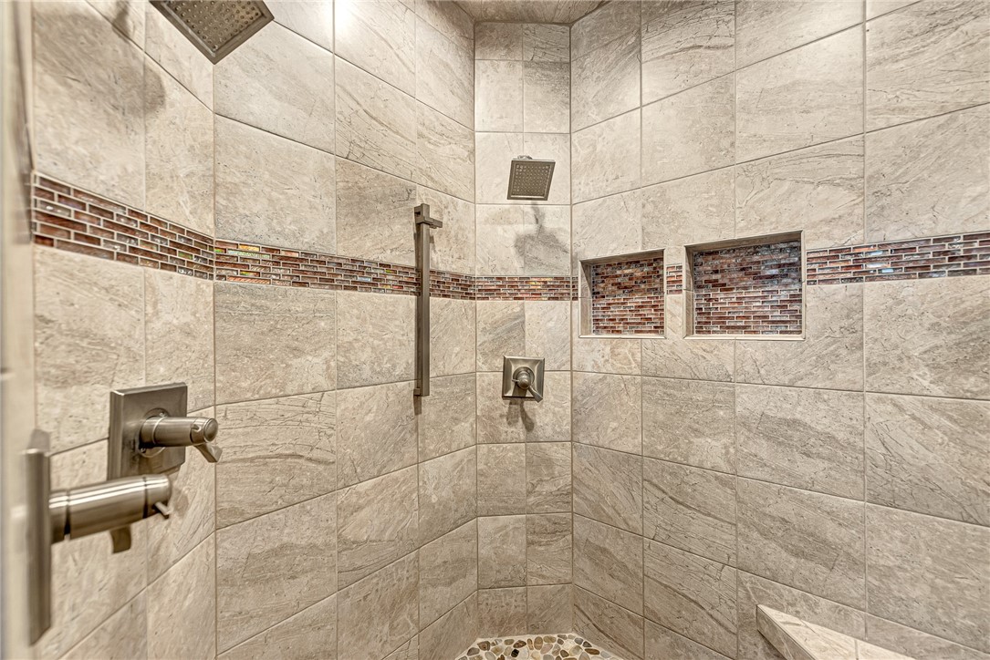 Centerton, Arkansas, 72719, United States, 5 Bedrooms Bedrooms, ,5 BathroomsBathrooms,Residential,For Sale,1992149